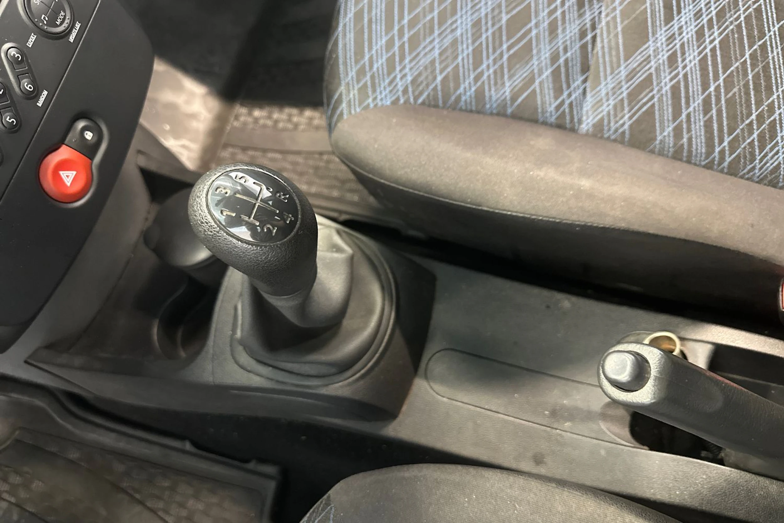 sininen Renault Clio 2006 kuva 22.