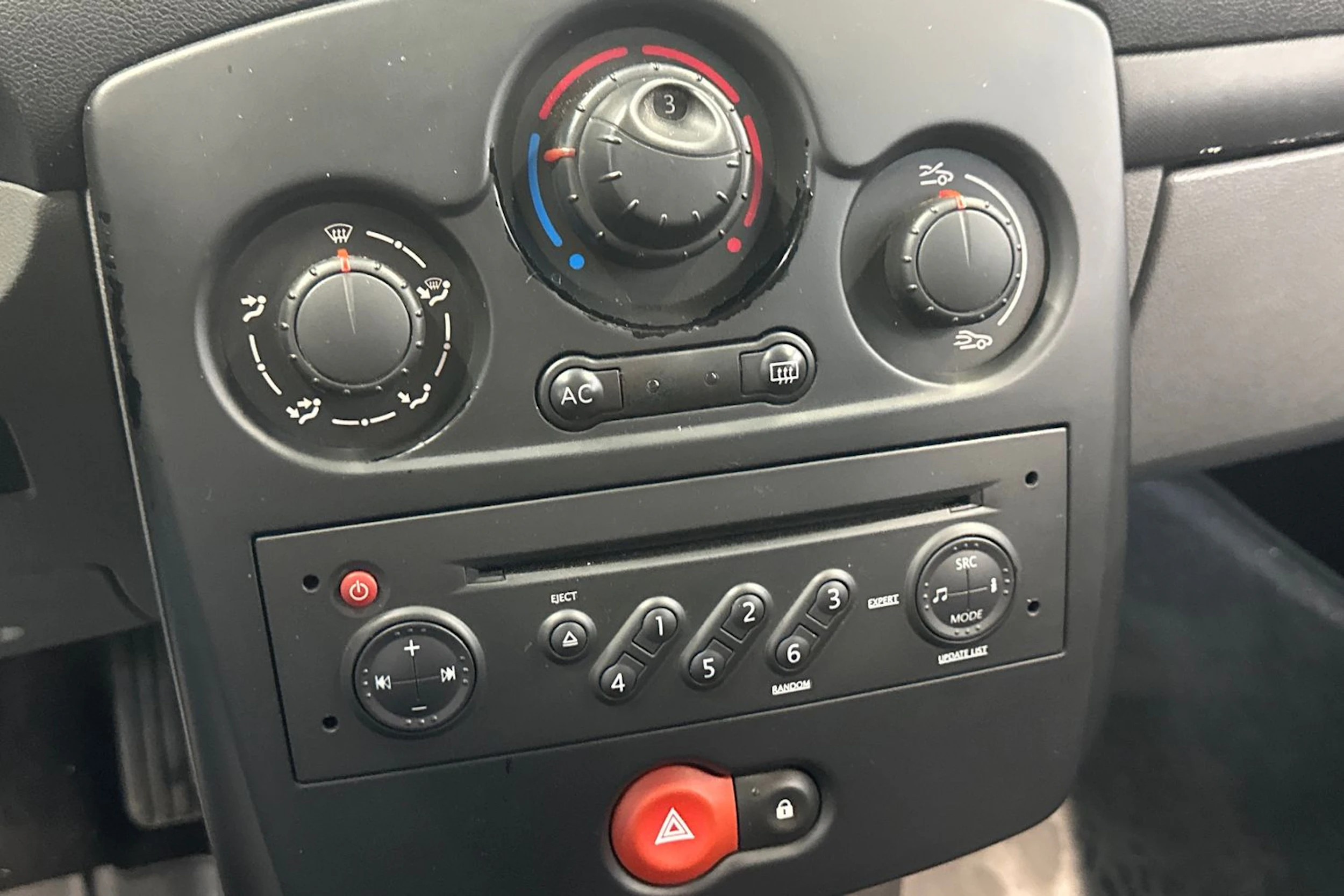 sininen Renault Clio 2006 kuva 23.