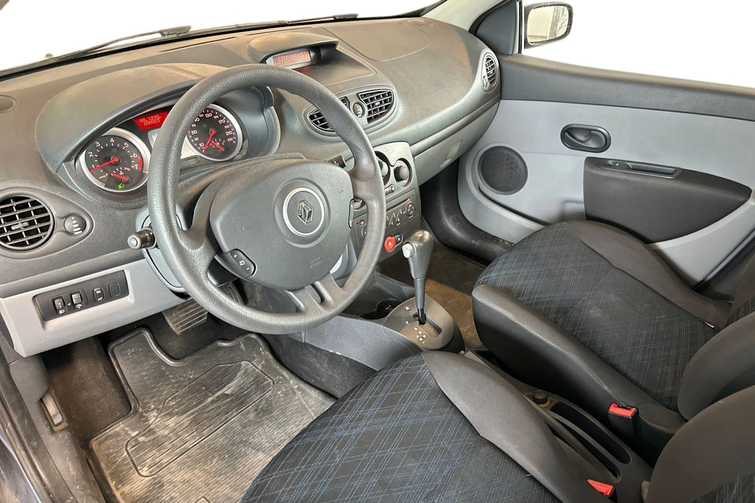 sininen Renault Clio 2006 kuva 3.