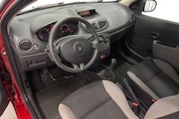punainen Renault Clio 2011 kuva 7.
