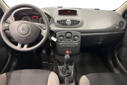 punainen Renault Clio 2011 kuva 9.
