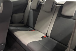 punainen Renault Clio 2011 kuva 10.