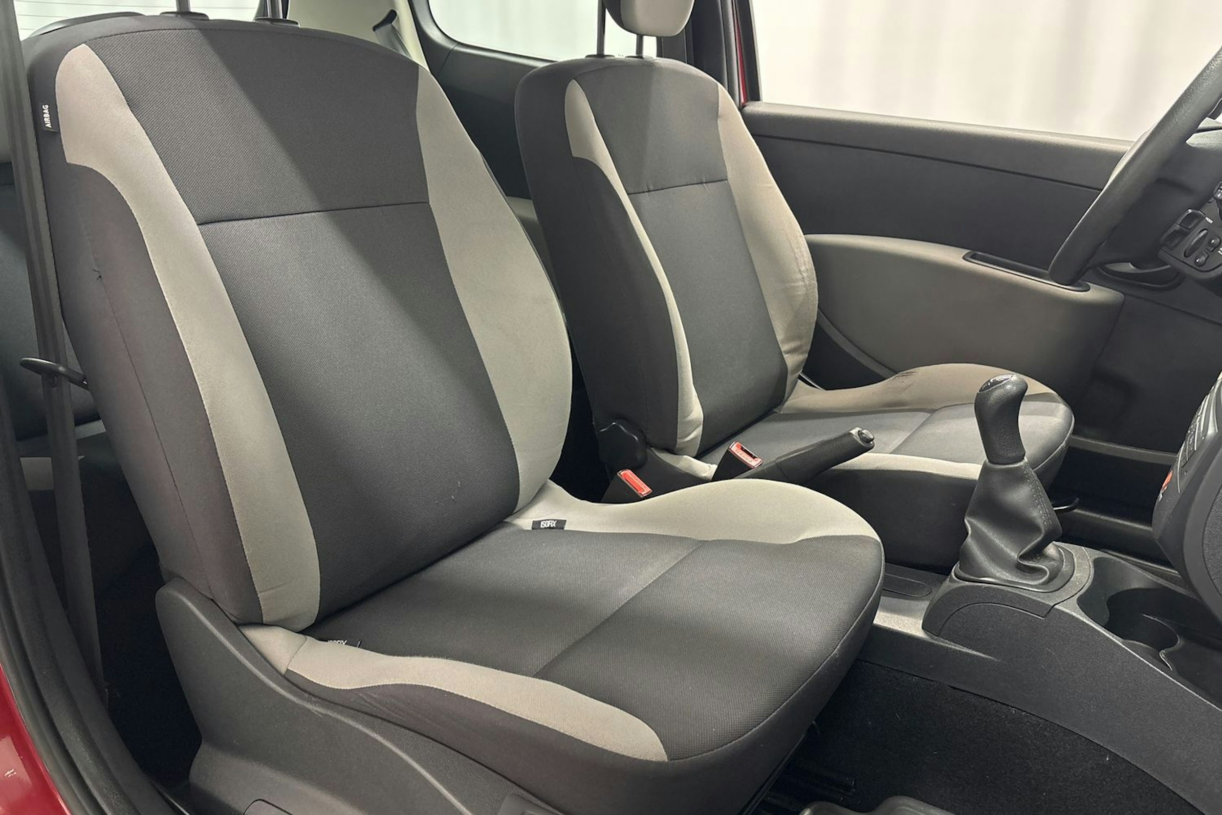 punainen Renault Clio 2011 kuva 14.