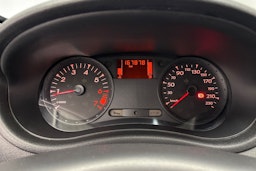 punainen Renault Clio 2011 kuva 16.