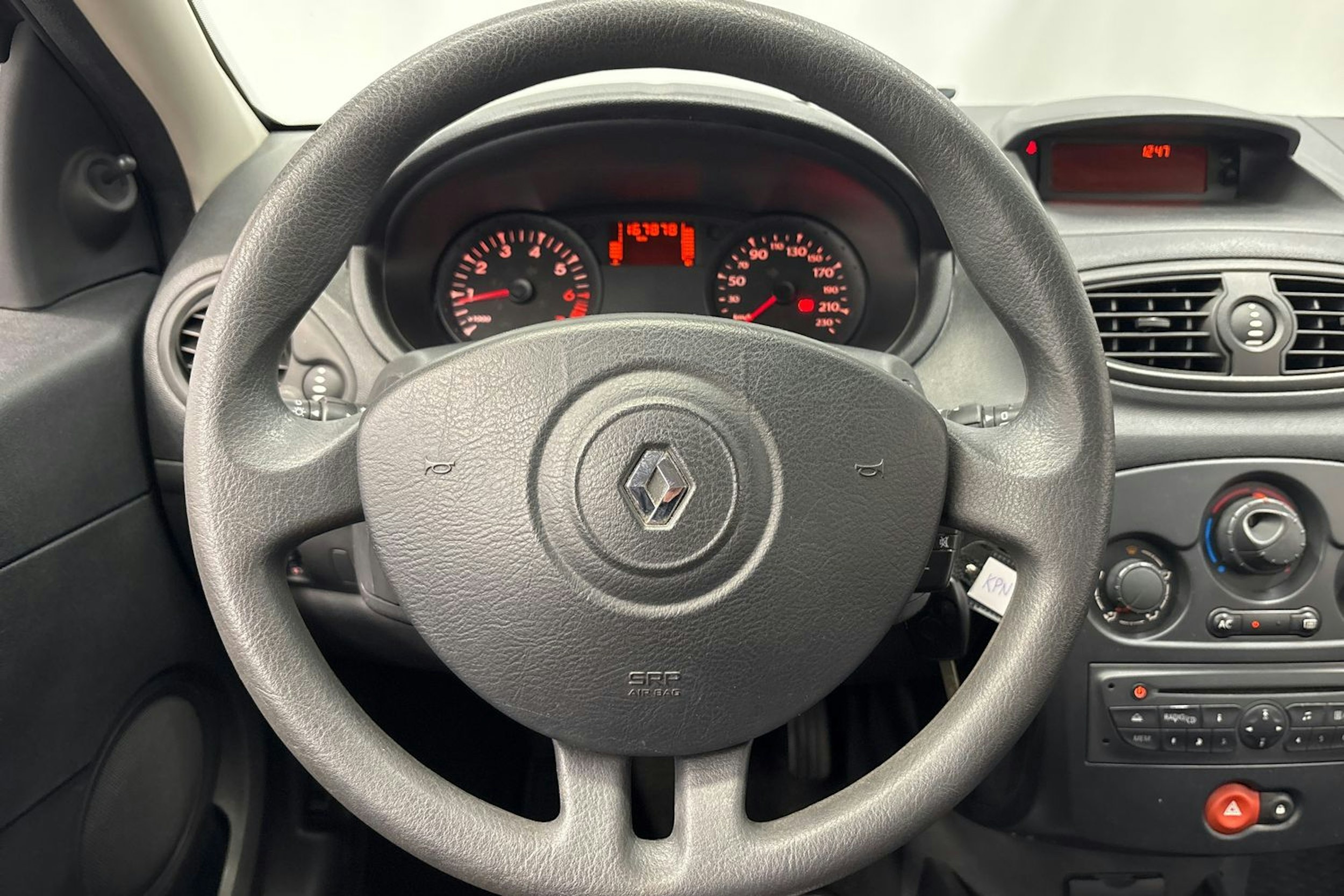 punainen Renault Clio 2011 kuva 17.