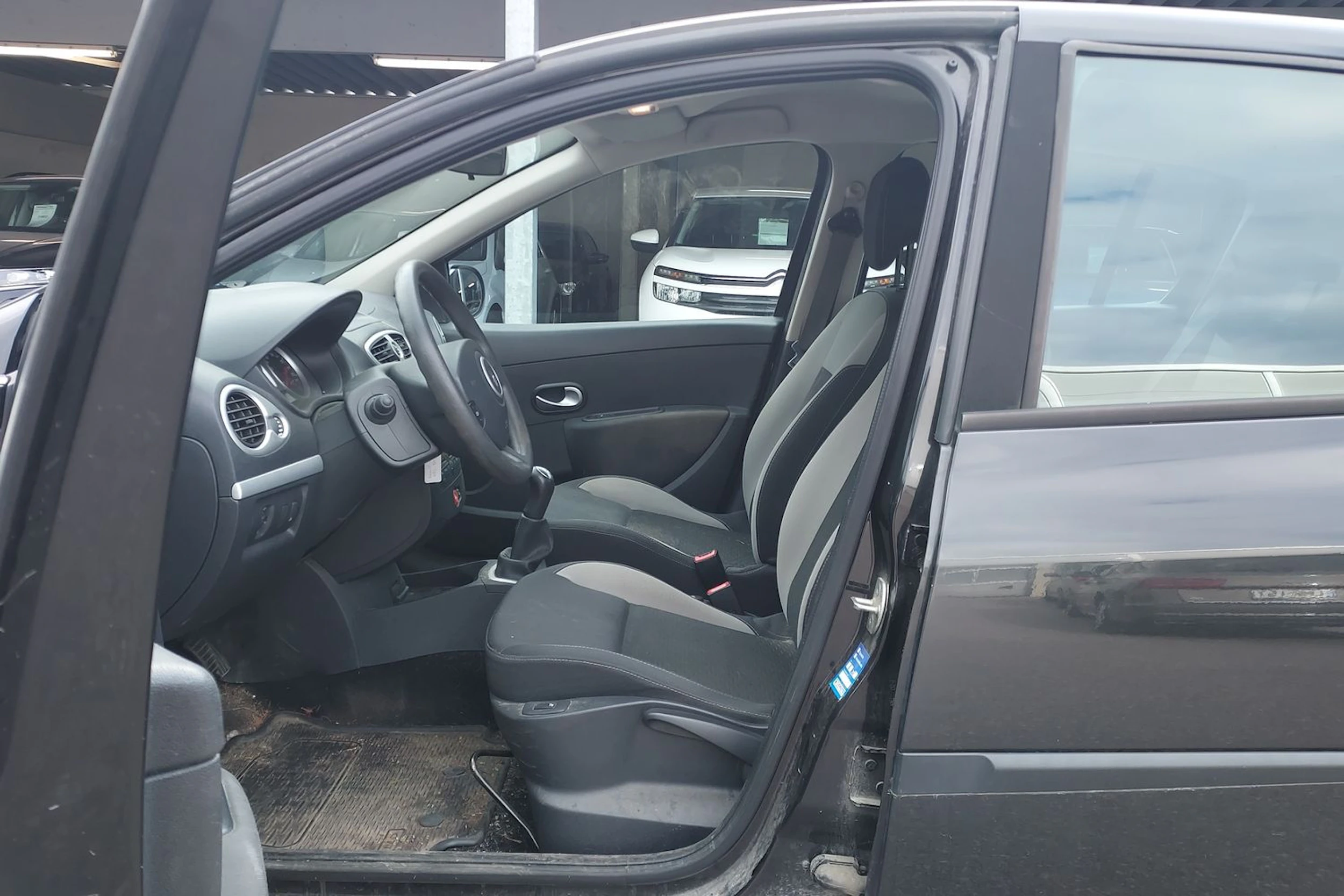 musta Renault Clio 2012 kuva 9.