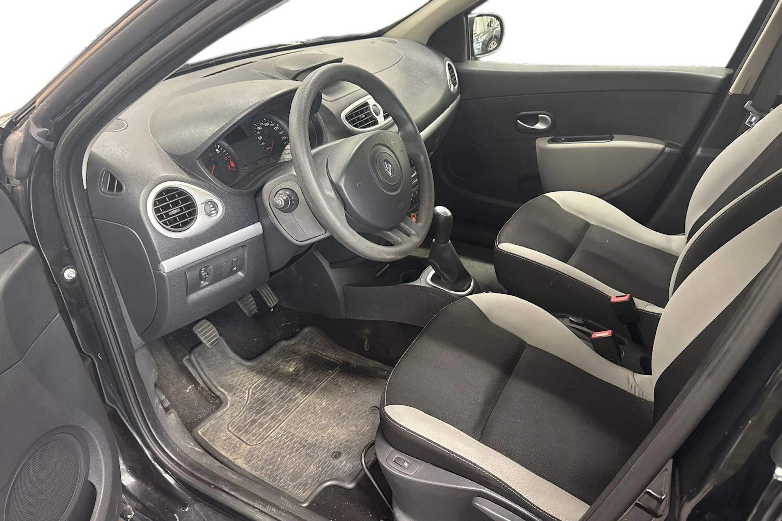 musta Renault Clio 2012 kuva 3.
