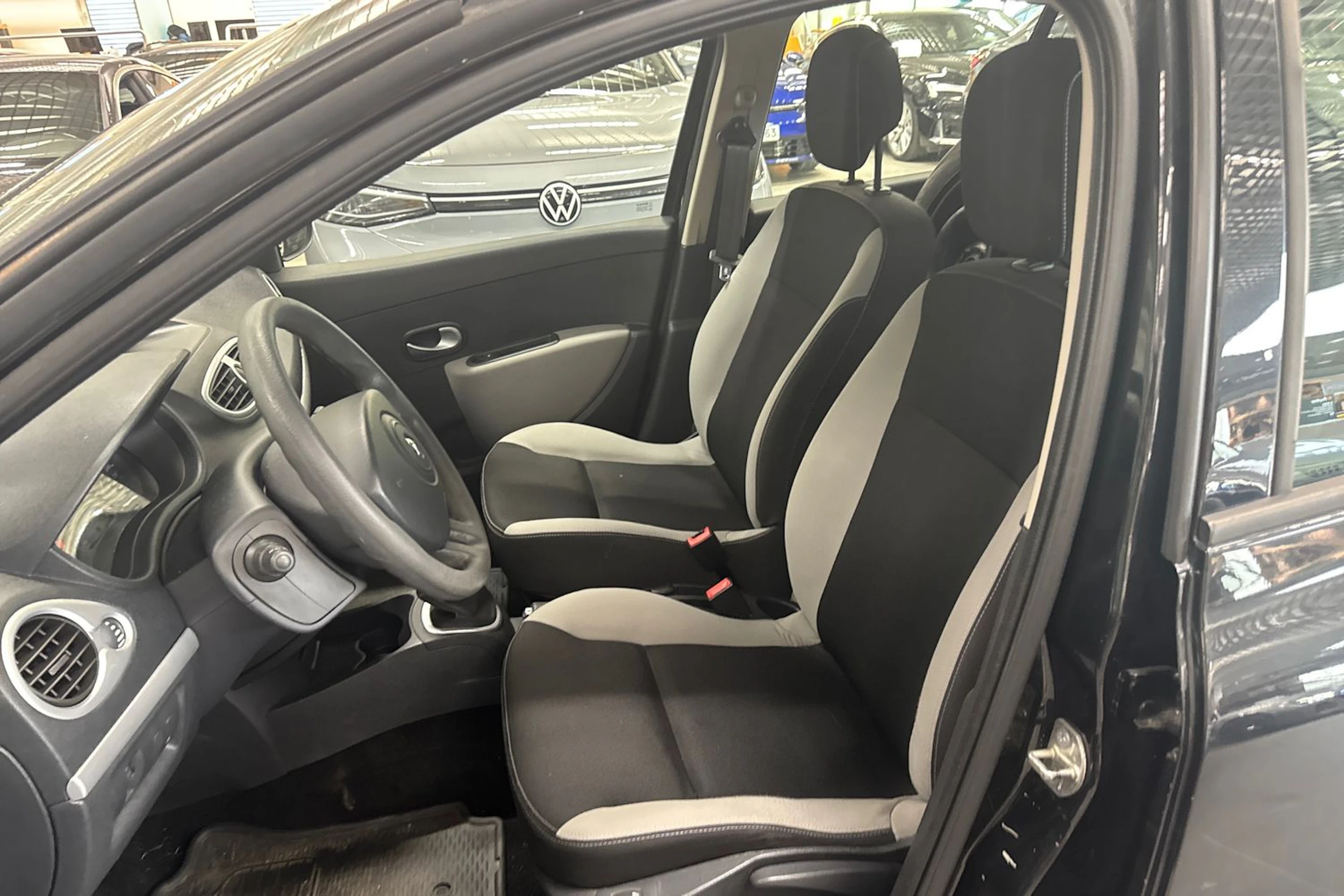 musta Renault Clio 2012 kuva 4.