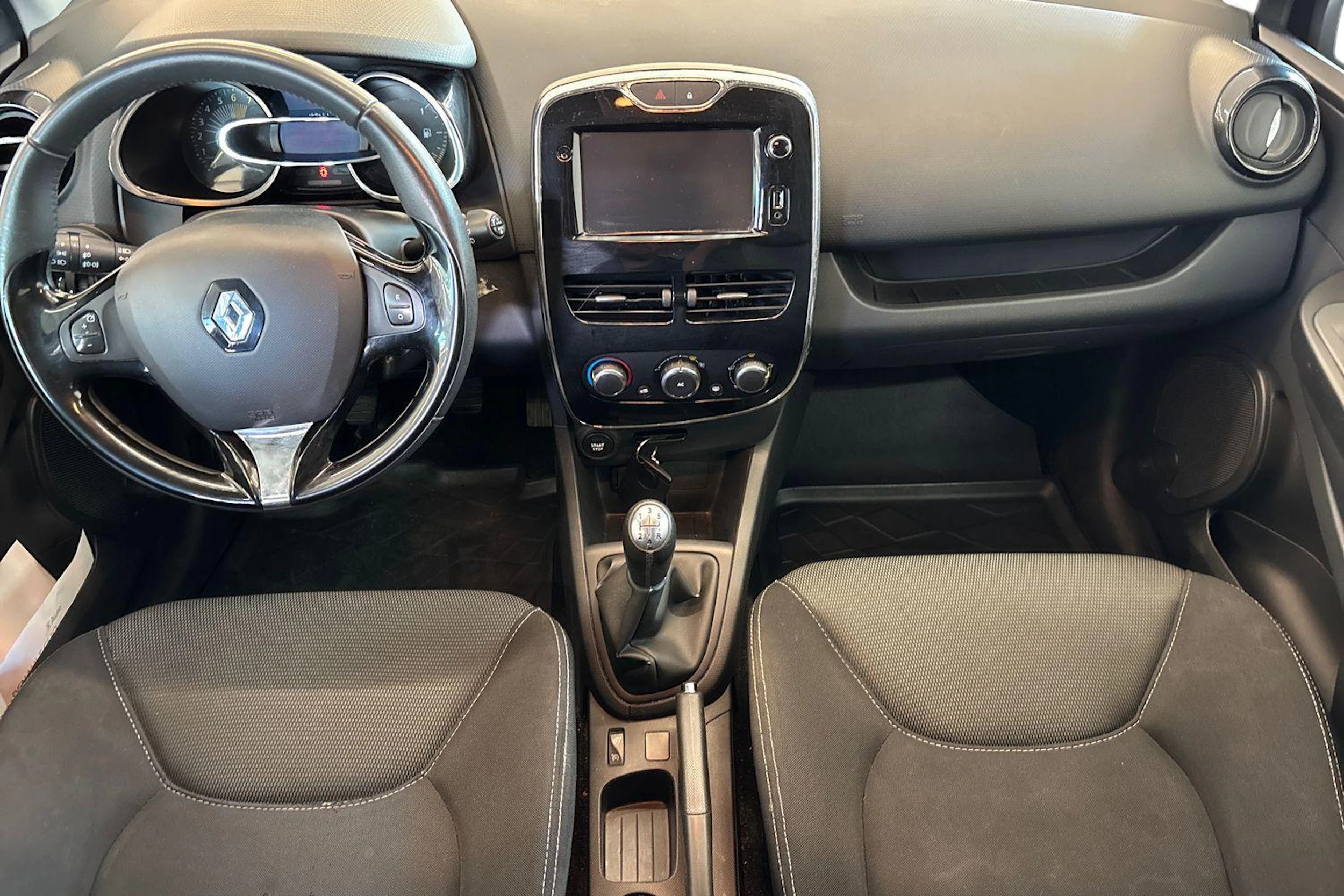 Musta Renault CLIO 2014 kuva 7.