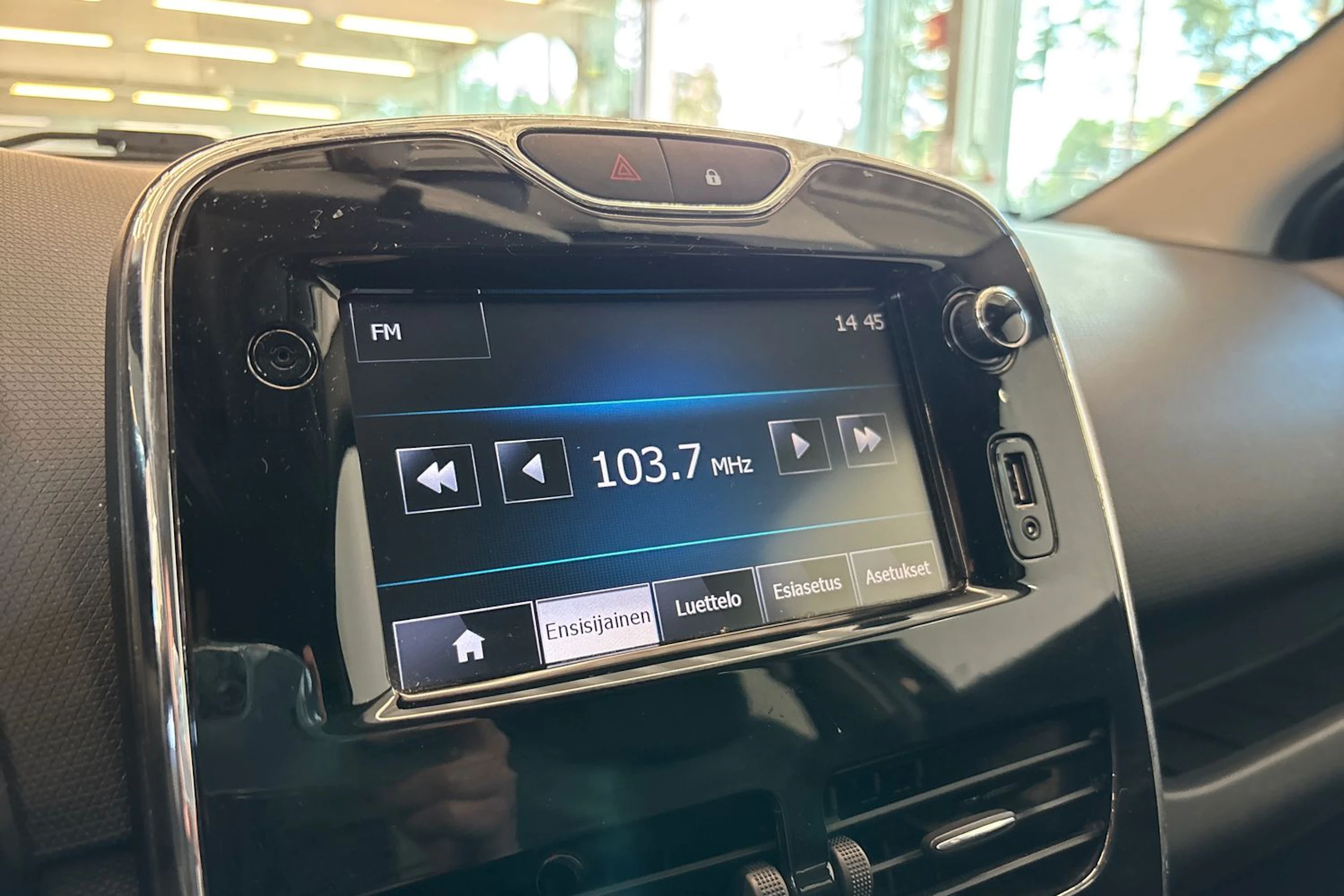 Musta Renault CLIO 2014 kuva 17.