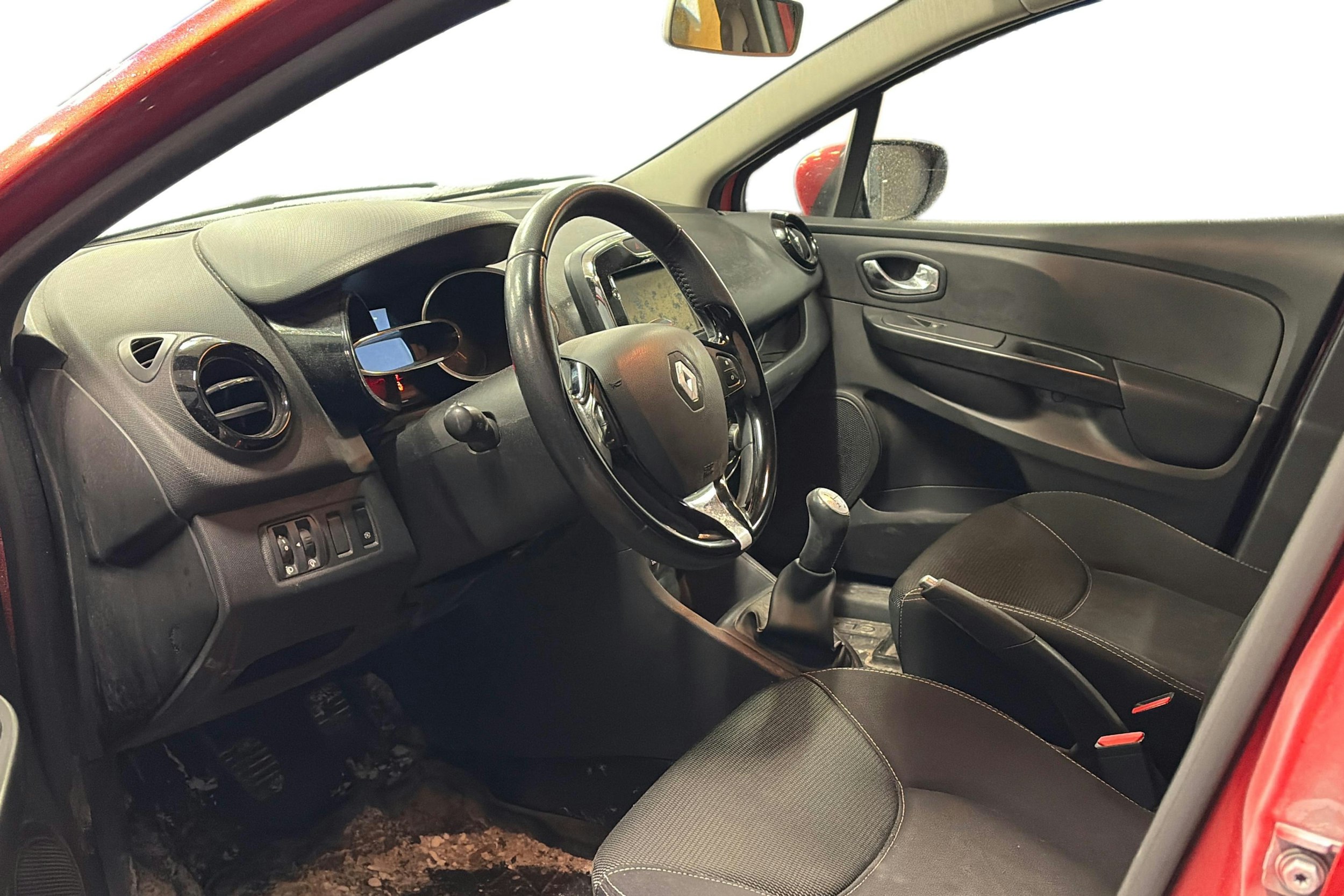 punainen Renault Clio 2014 kuva 3.