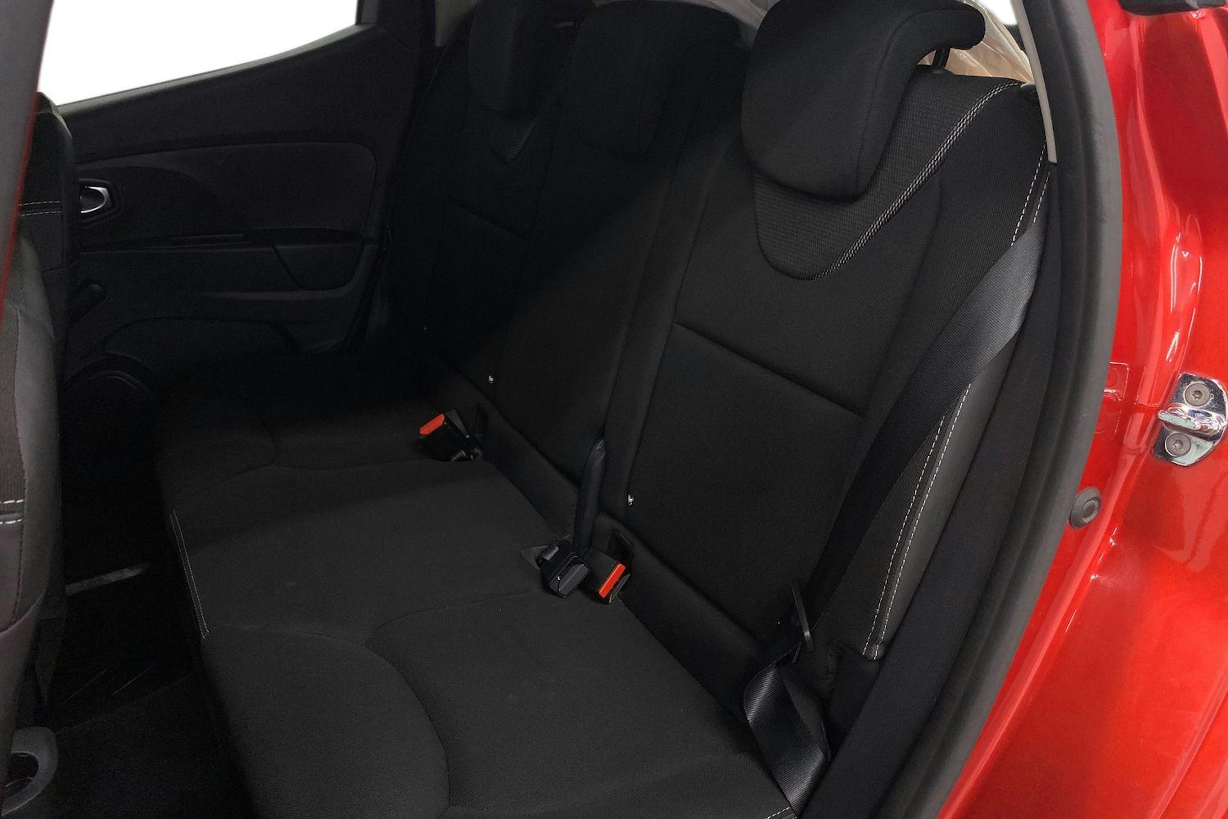 punainen Renault Clio 2015 kuva 10.