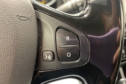 punainen Renault Clio 2015 kuva 20.