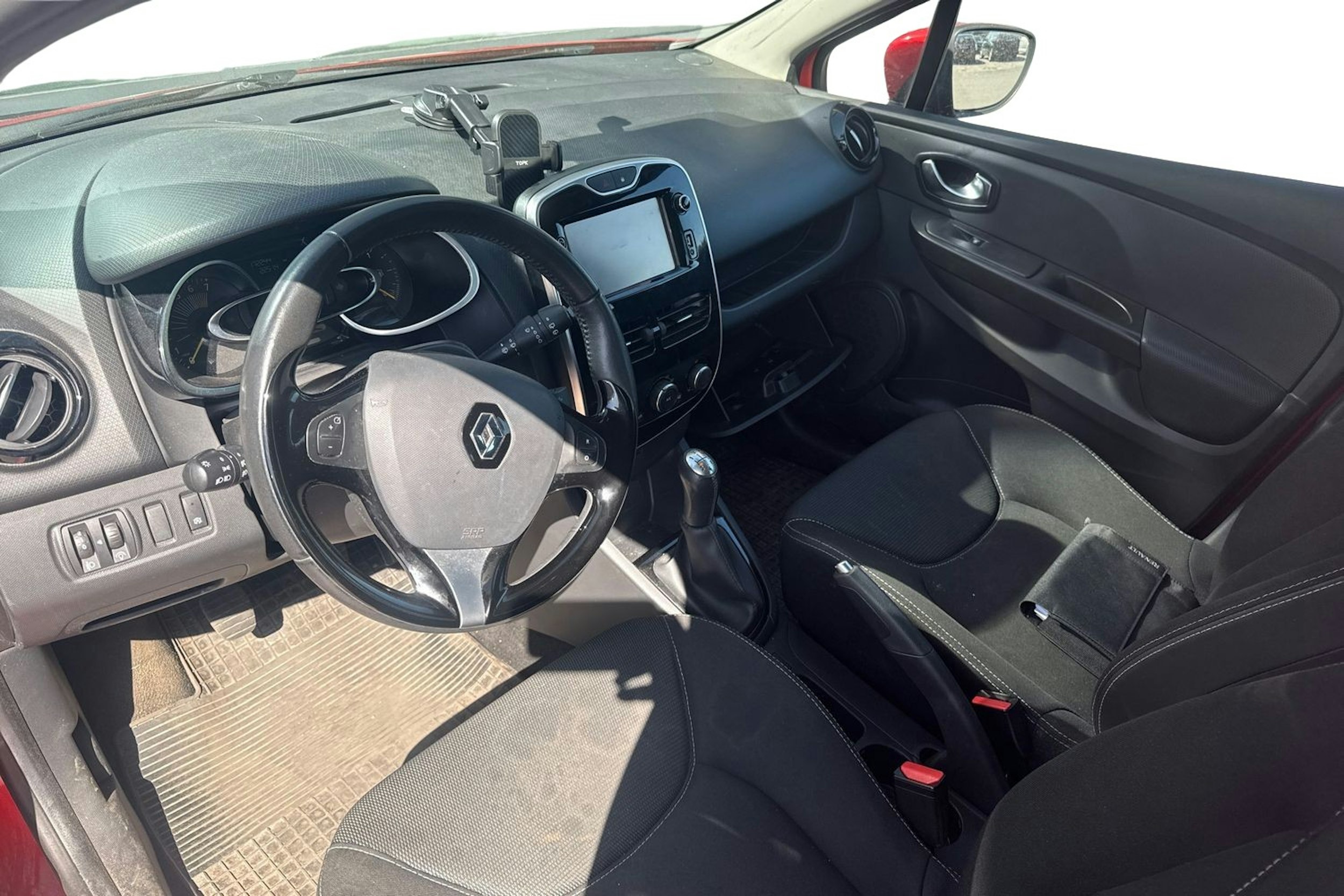 punainen Renault Clio 2015 kuva 3.