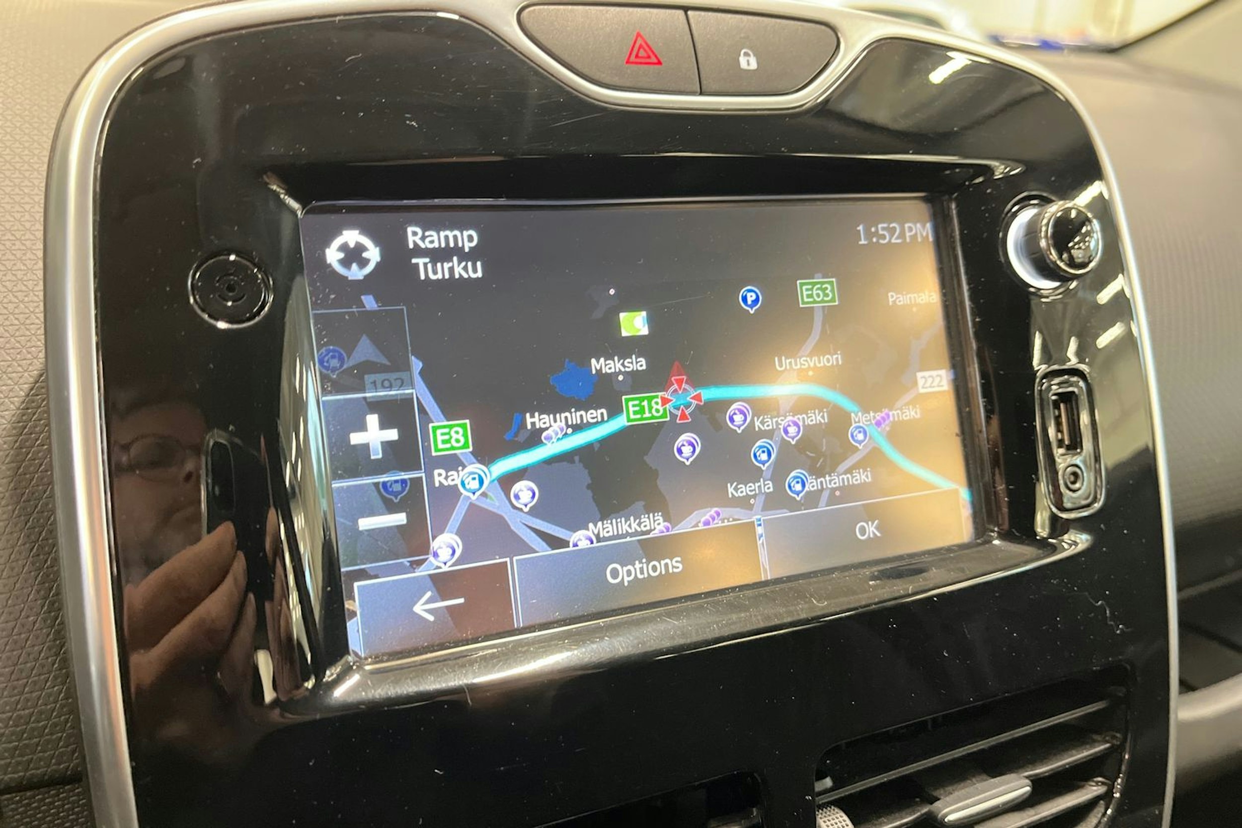 punainen Renault Clio 2015 kuva 22.