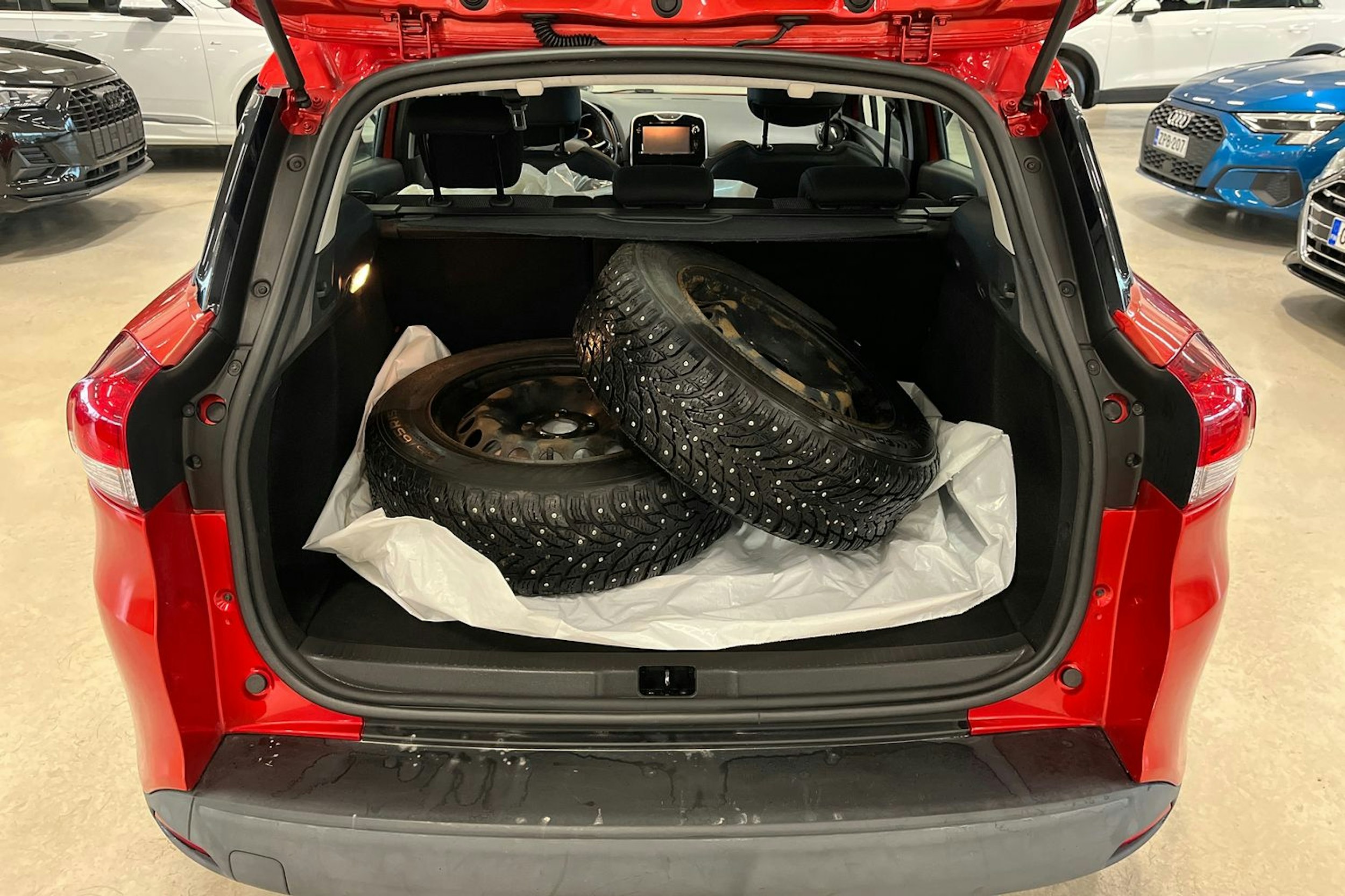 punainen Renault Clio 2015 kuva 24.