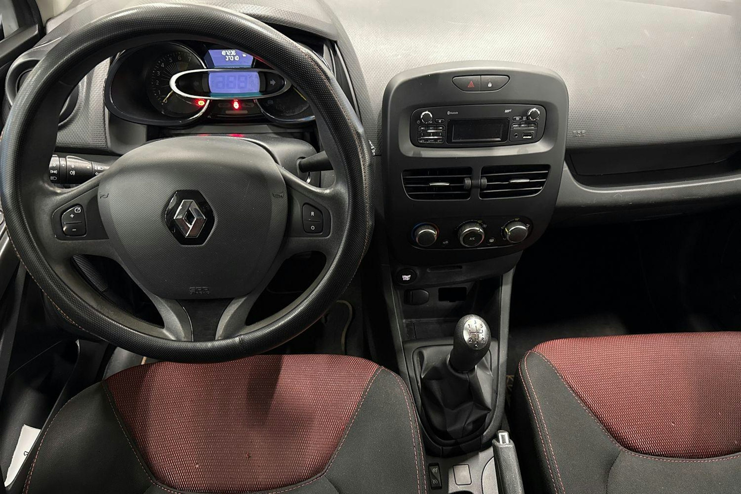 valkoinen Renault Clio 2015 kuva 9.
