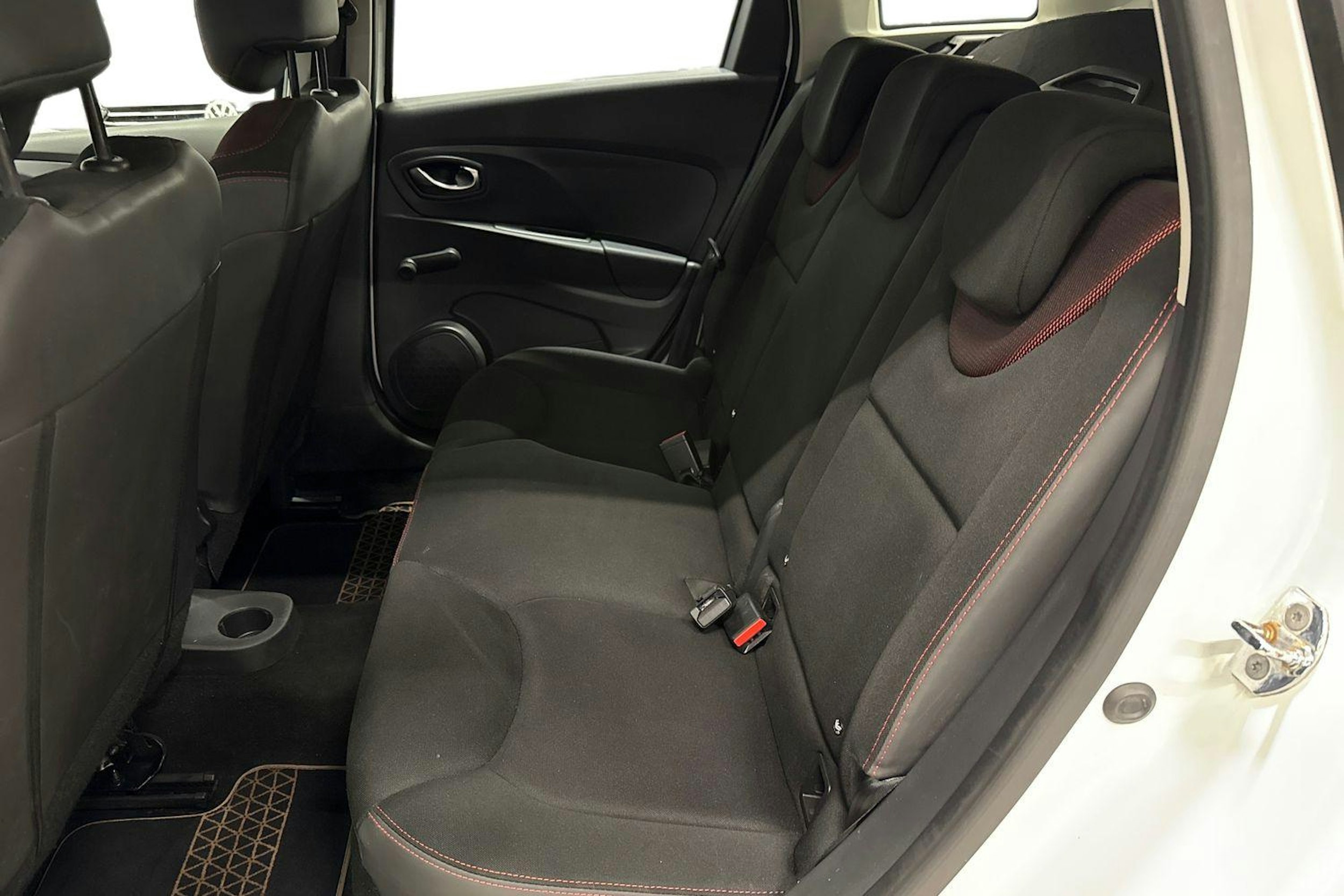 valkoinen Renault Clio 2015 kuva 10.