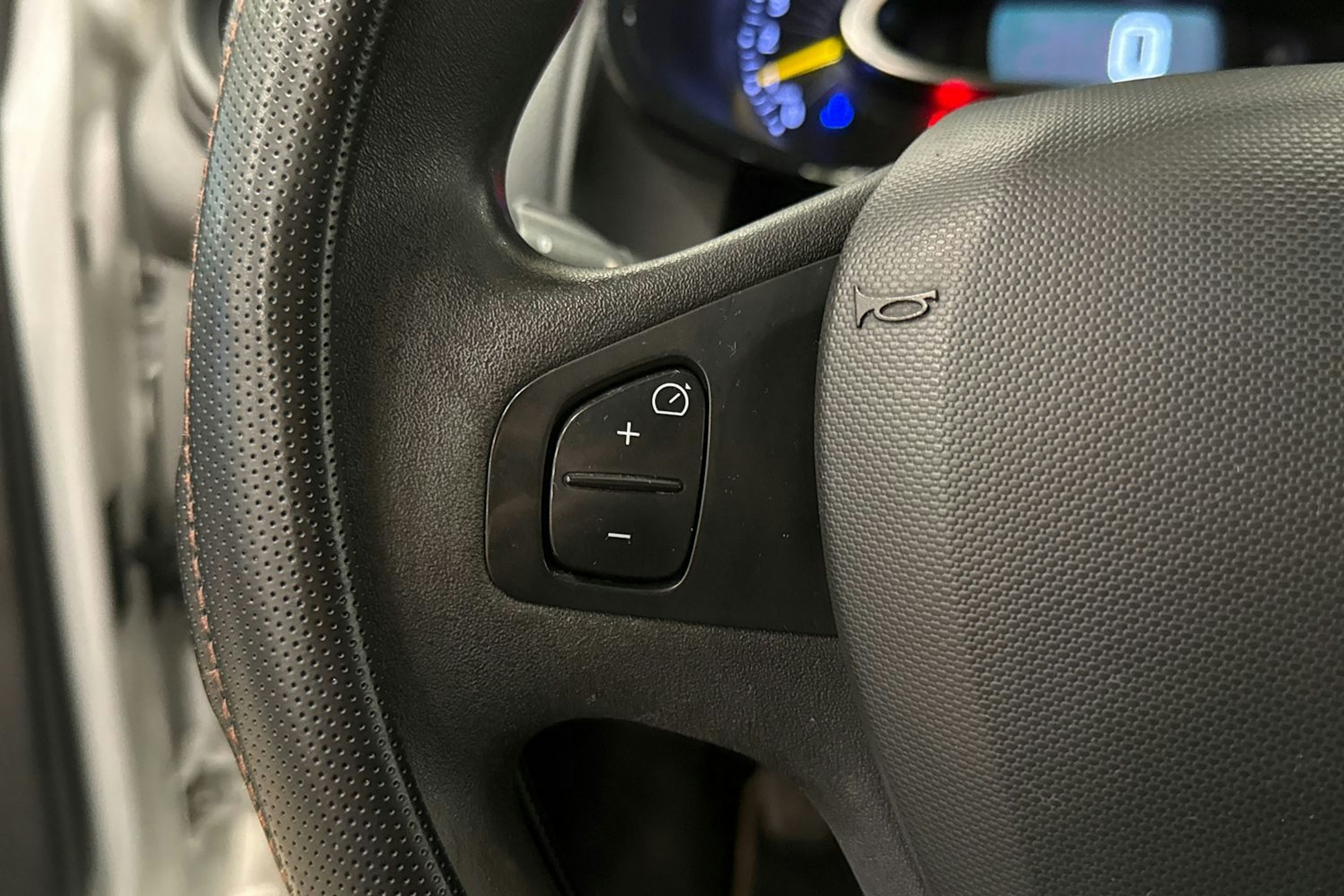 valkoinen Renault Clio 2015 kuva 18.