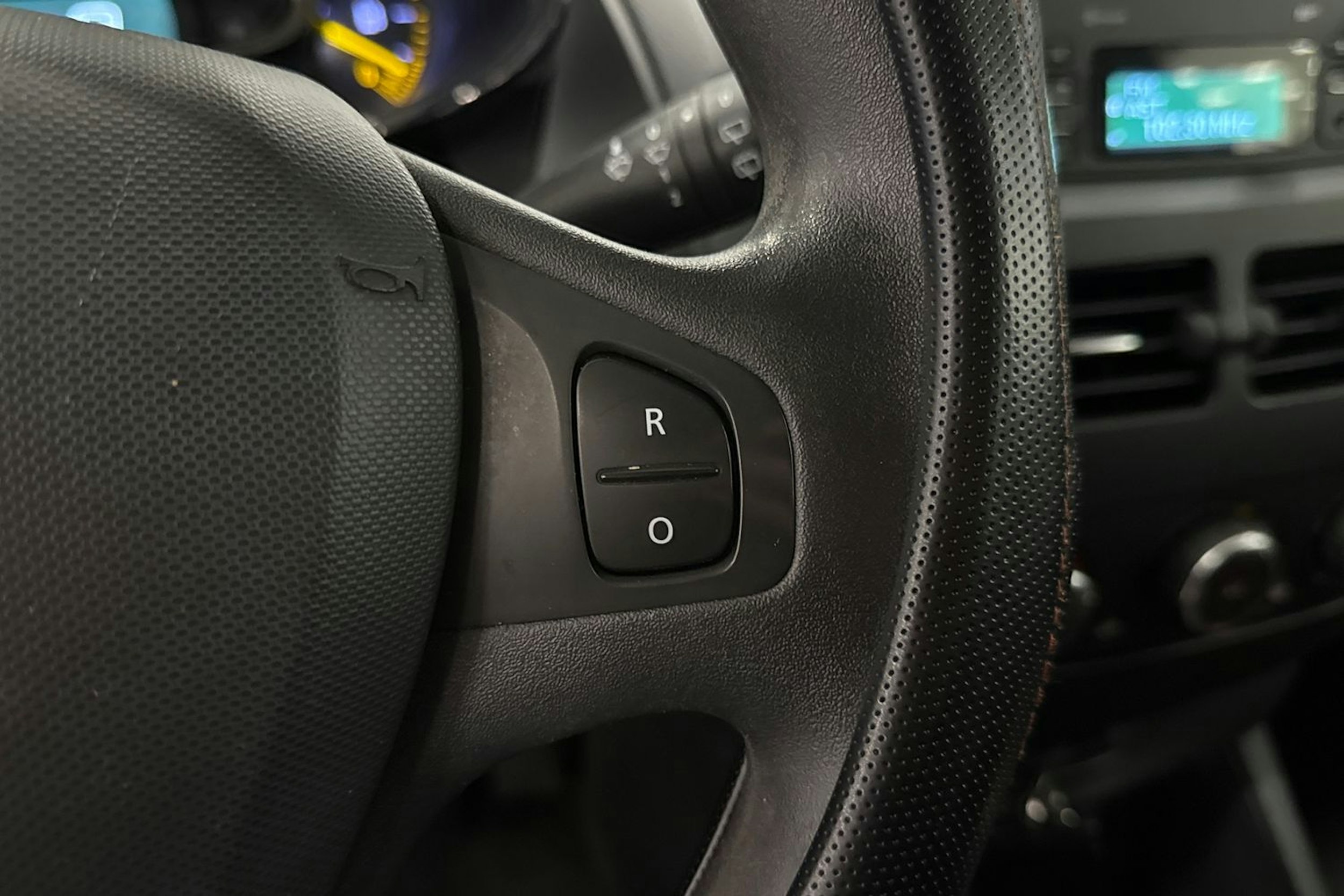 valkoinen Renault Clio 2015 kuva 19.