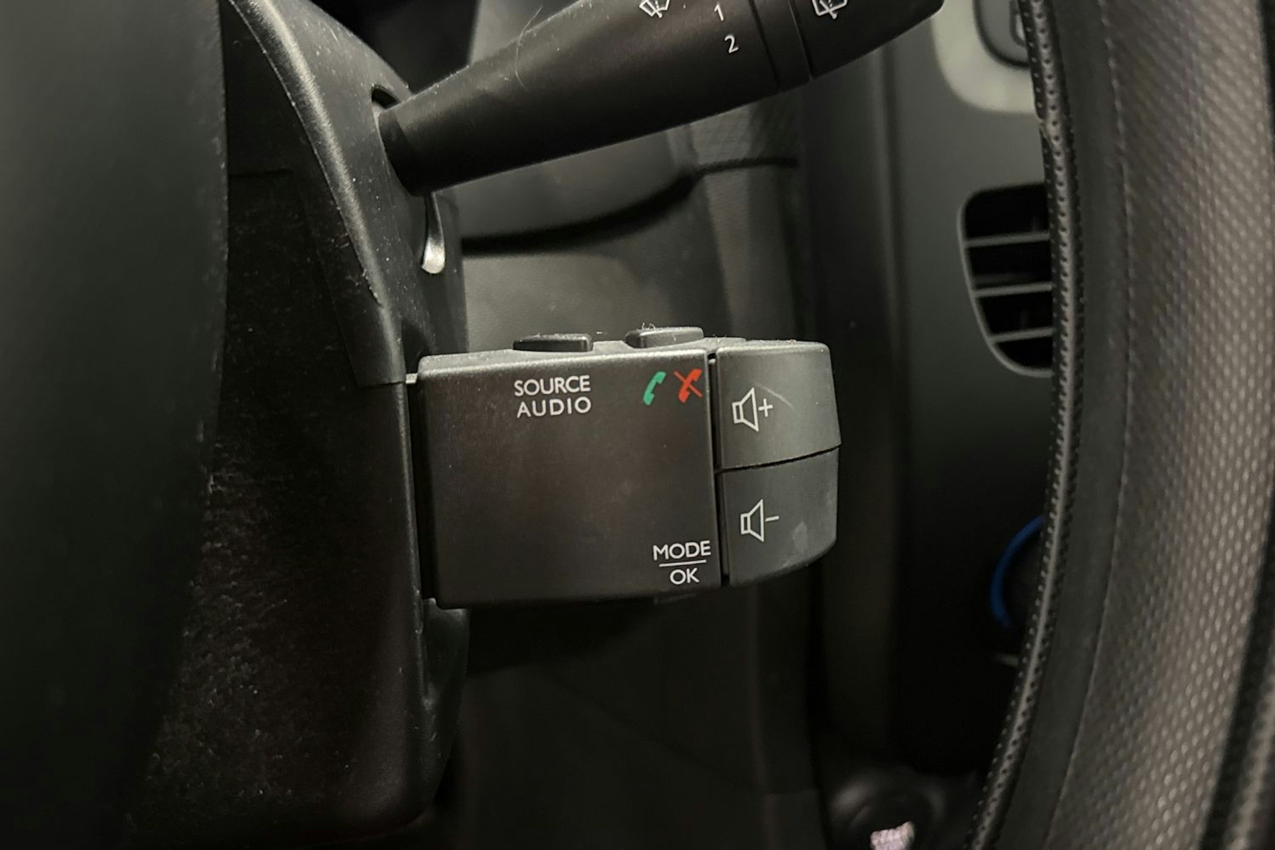 valkoinen Renault Clio 2015 kuva 20.