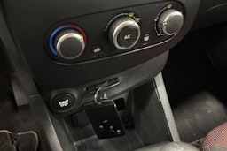 valkoinen Renault Clio 2015 kuva 23.