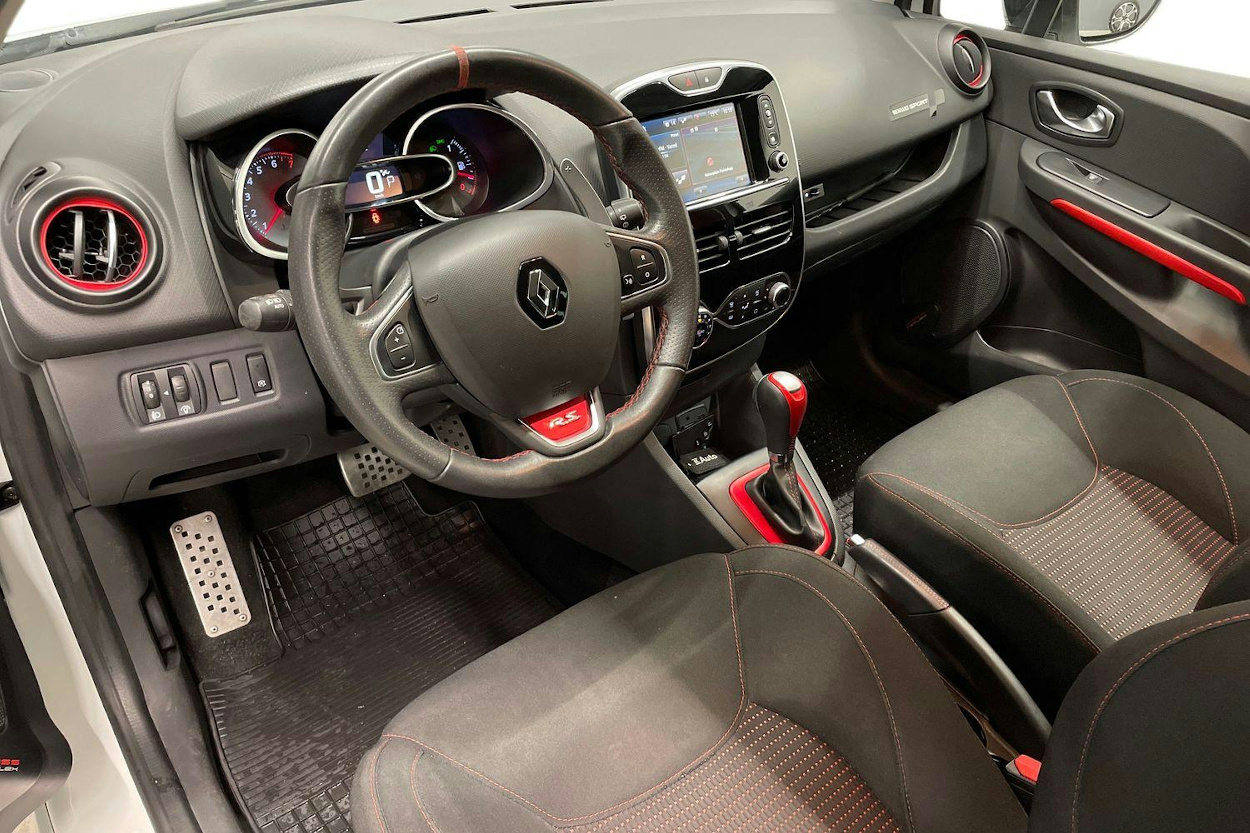 valkoinen Renault Clio 2015 kuva 7.