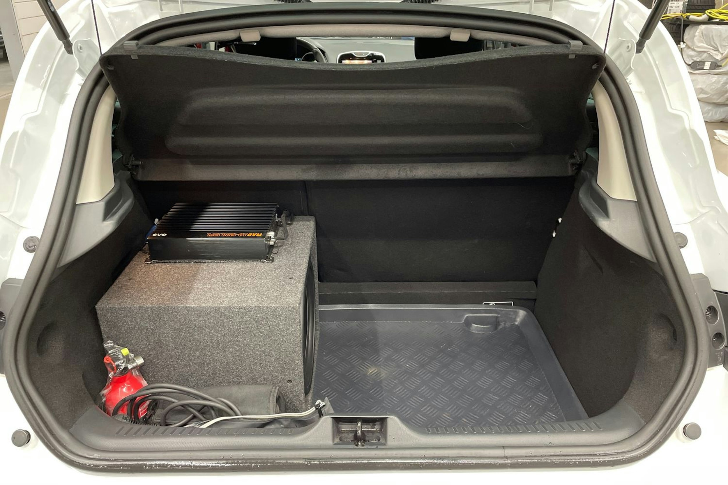 valkoinen Renault Clio 2015 kuva 15.