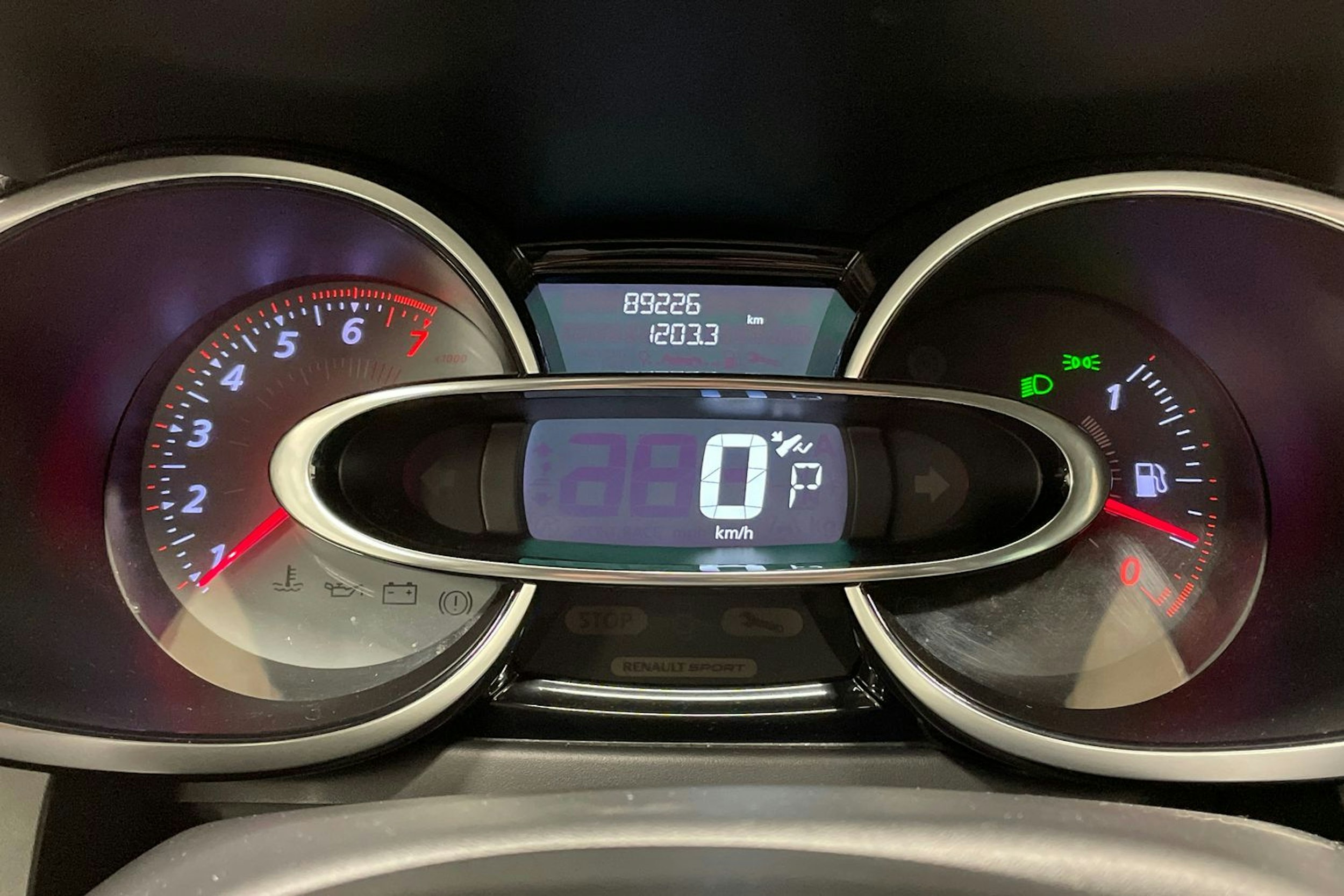 valkoinen Renault Clio 2015 kuva 16.