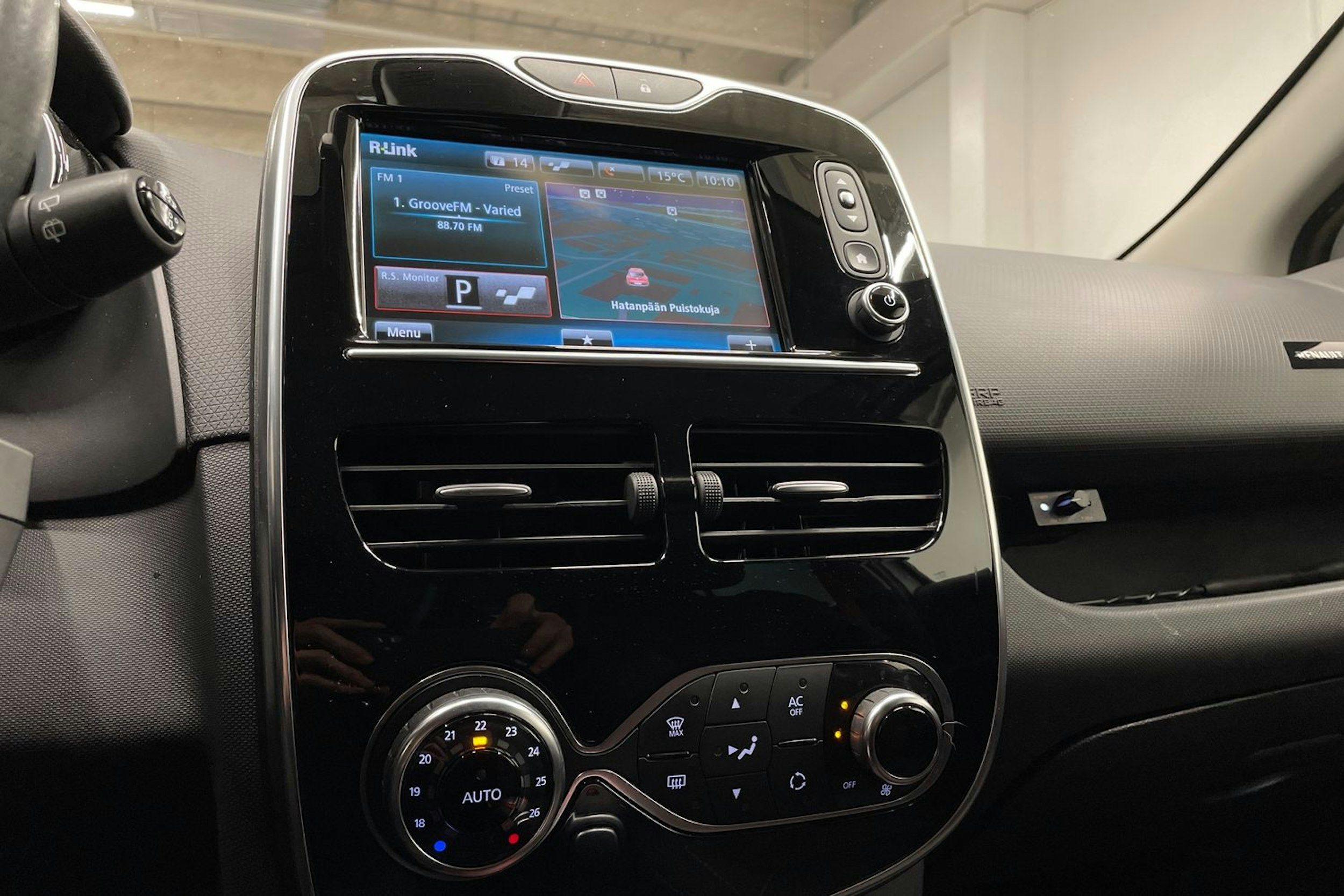 valkoinen Renault Clio 2015 kuva 17.