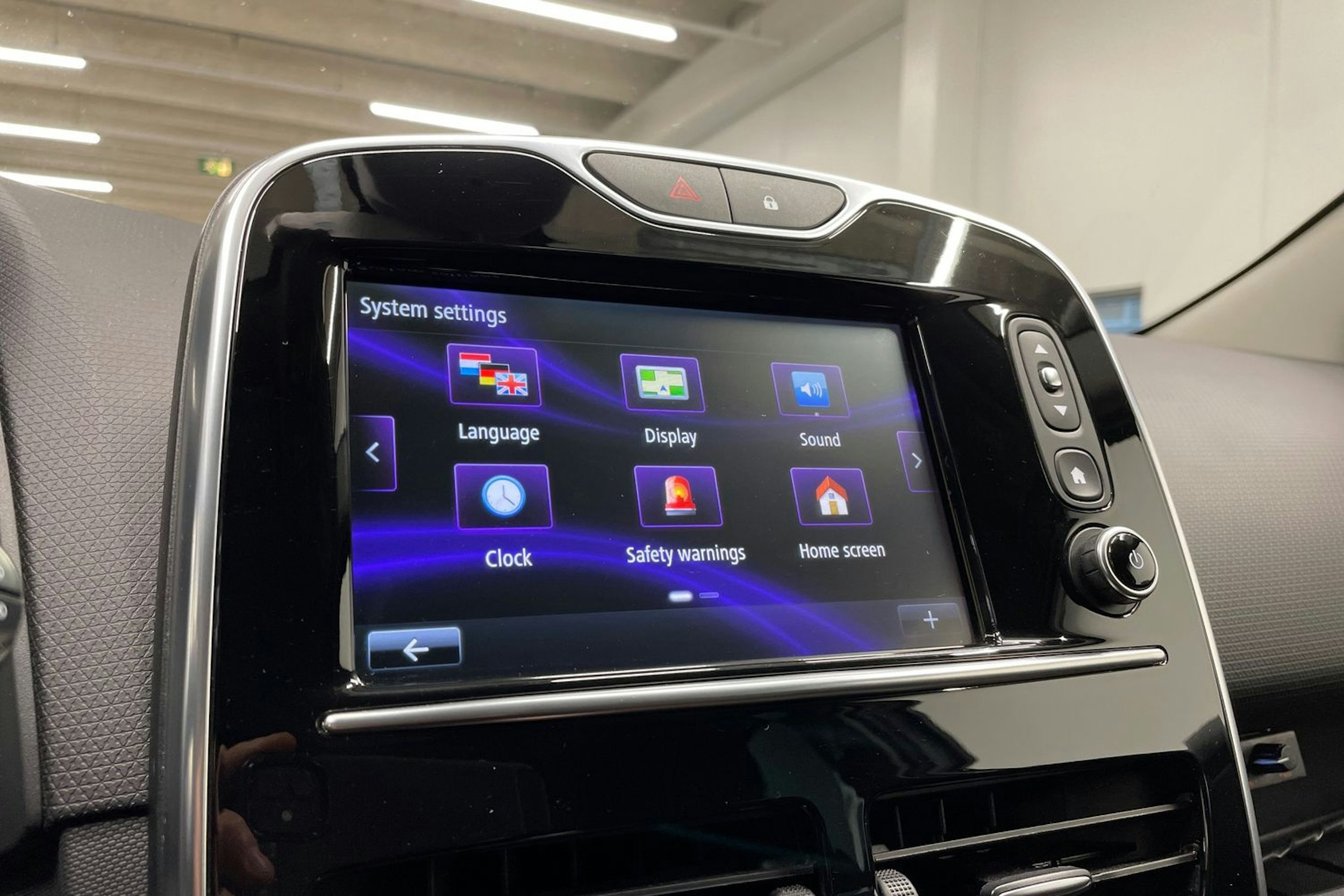 valkoinen Renault Clio 2015 kuva 19.