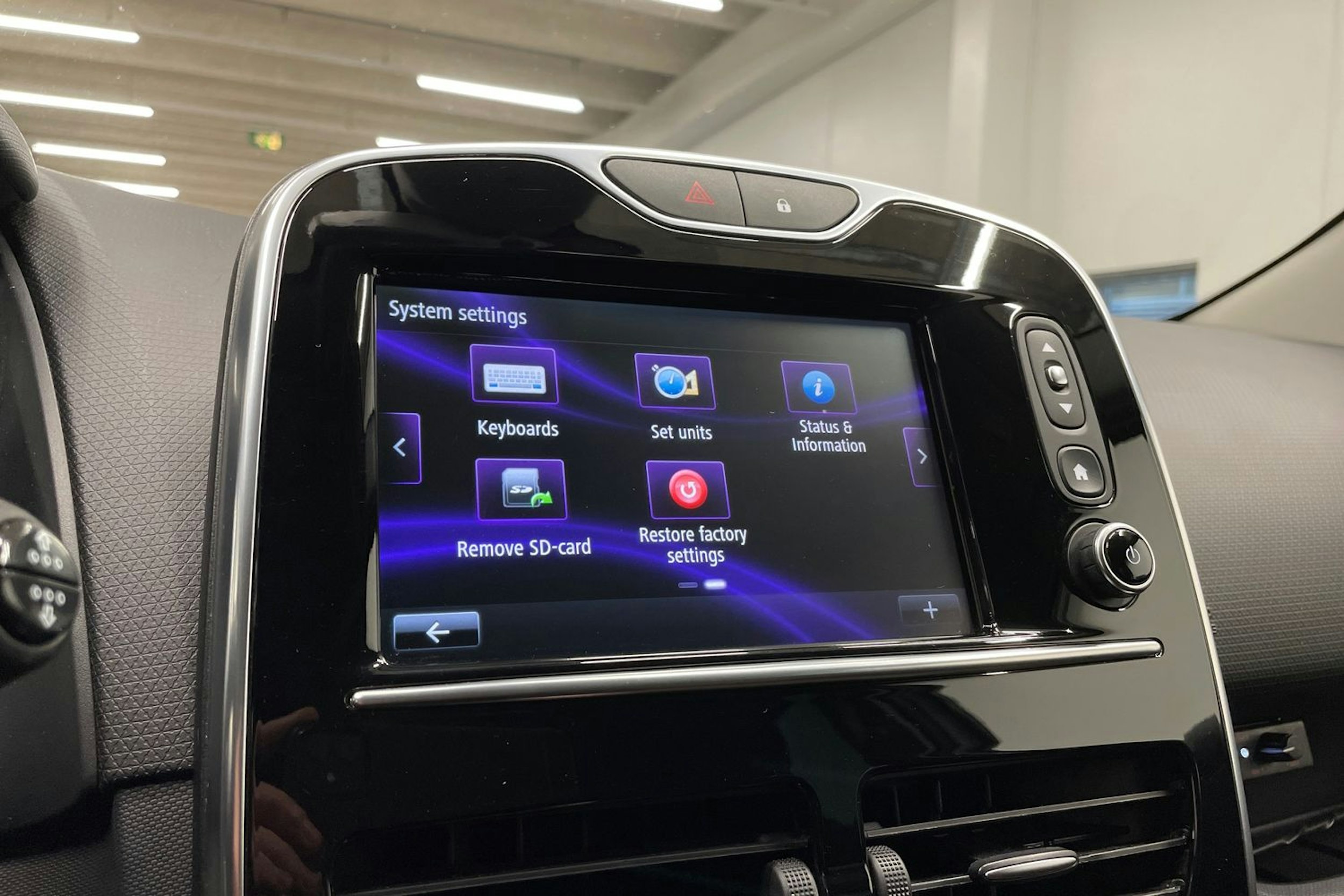 valkoinen Renault Clio 2015 kuva 20.