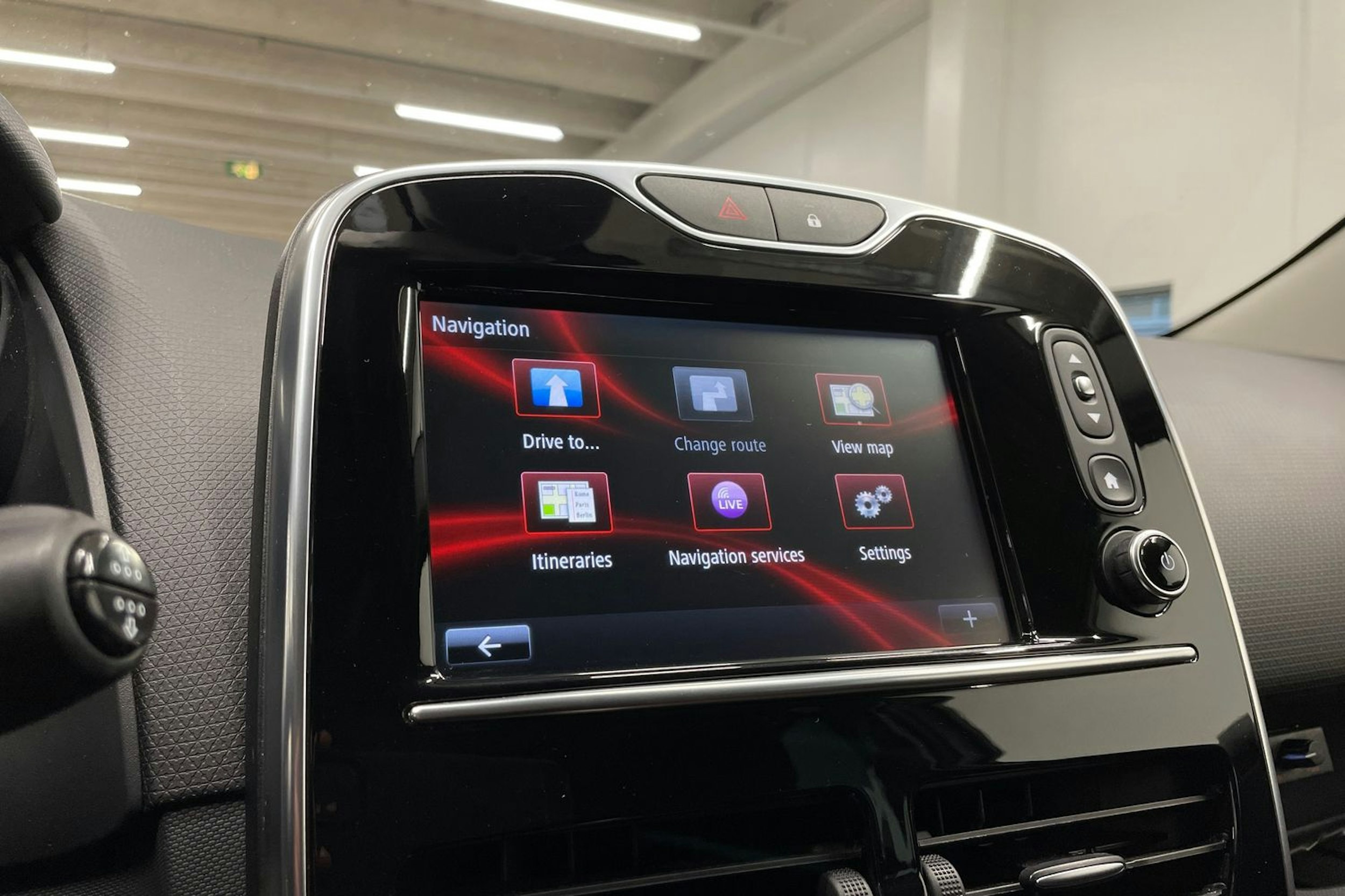 valkoinen Renault Clio 2015 kuva 21.