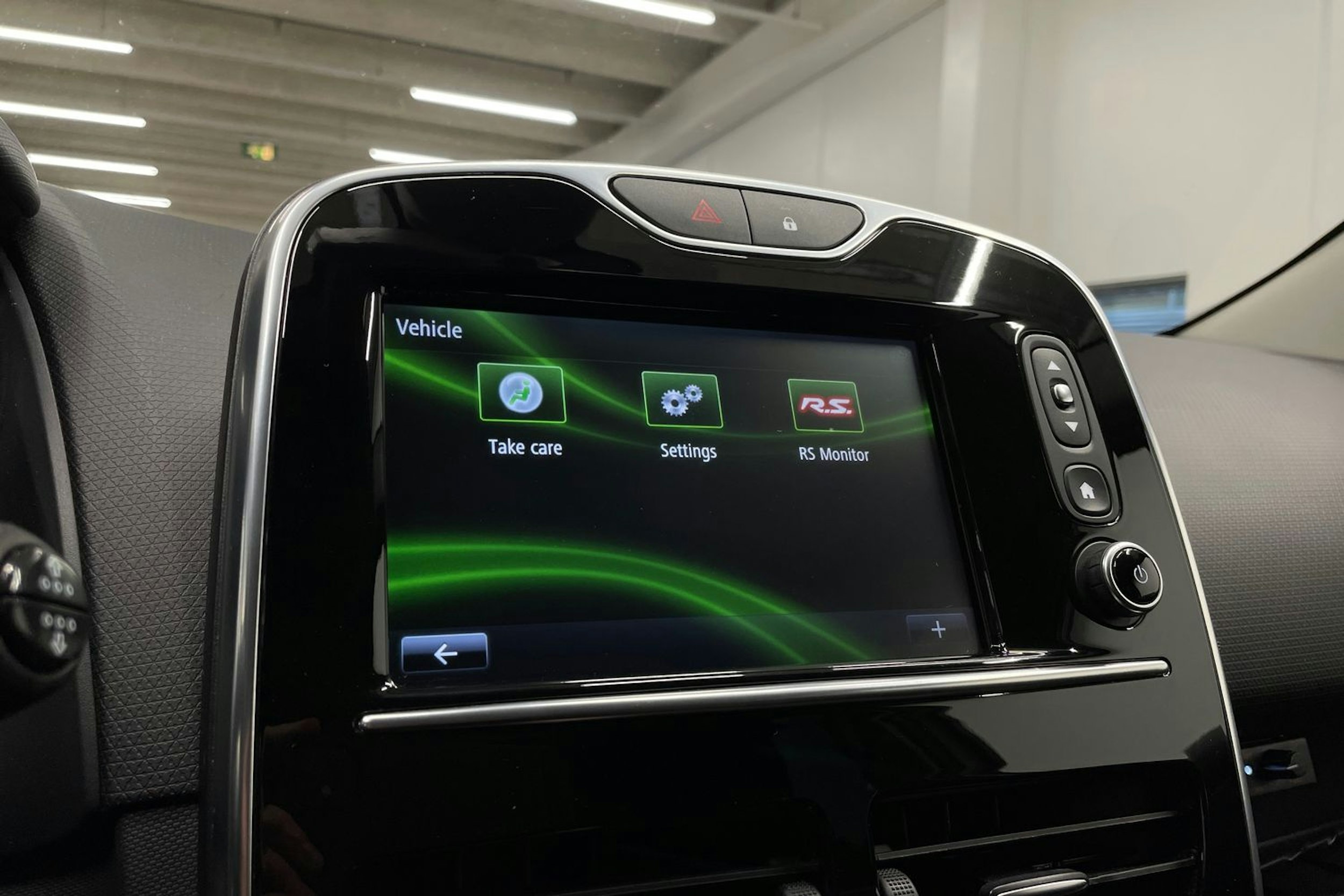 valkoinen Renault Clio 2015 kuva 22.