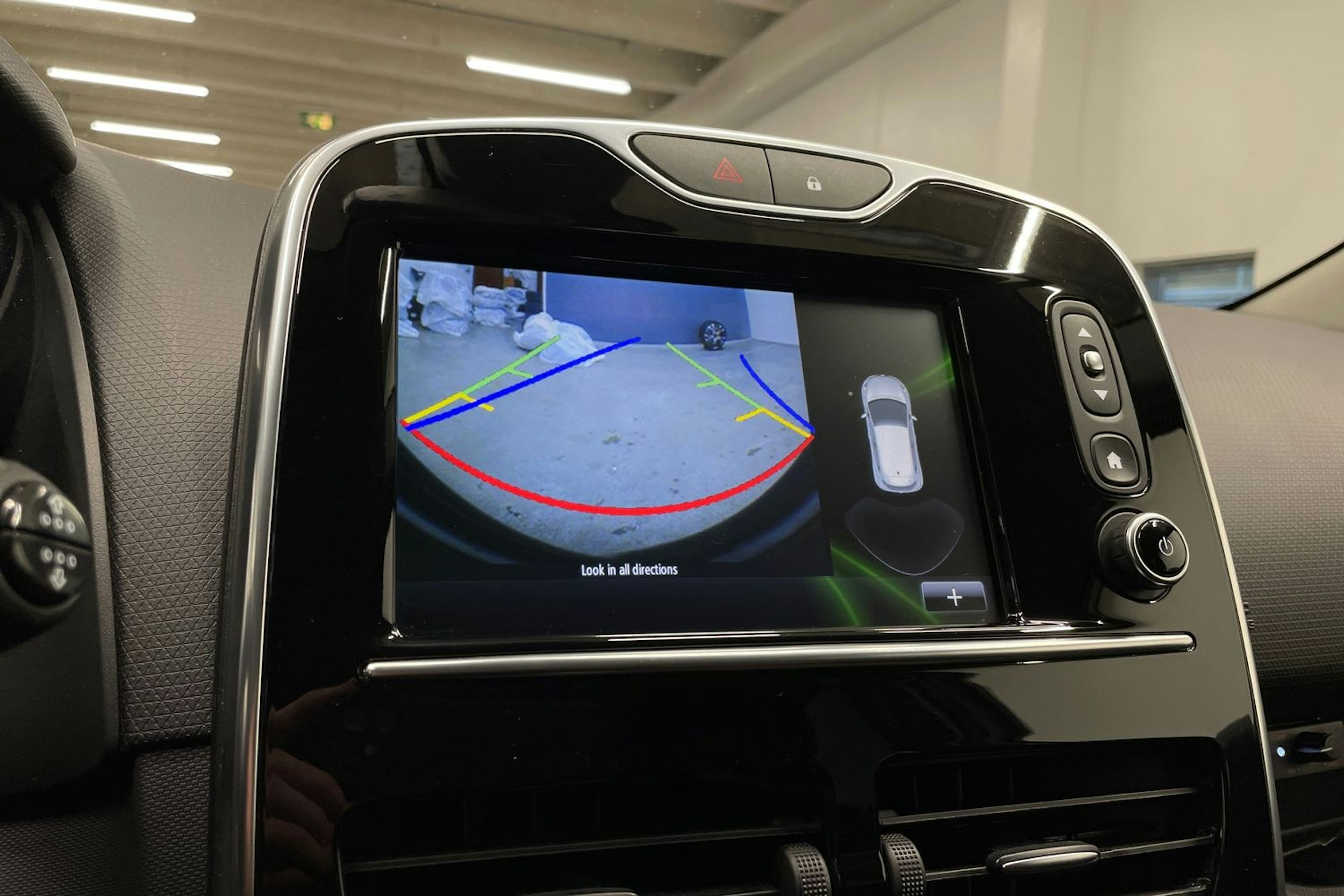 valkoinen Renault Clio 2015 kuva 23.