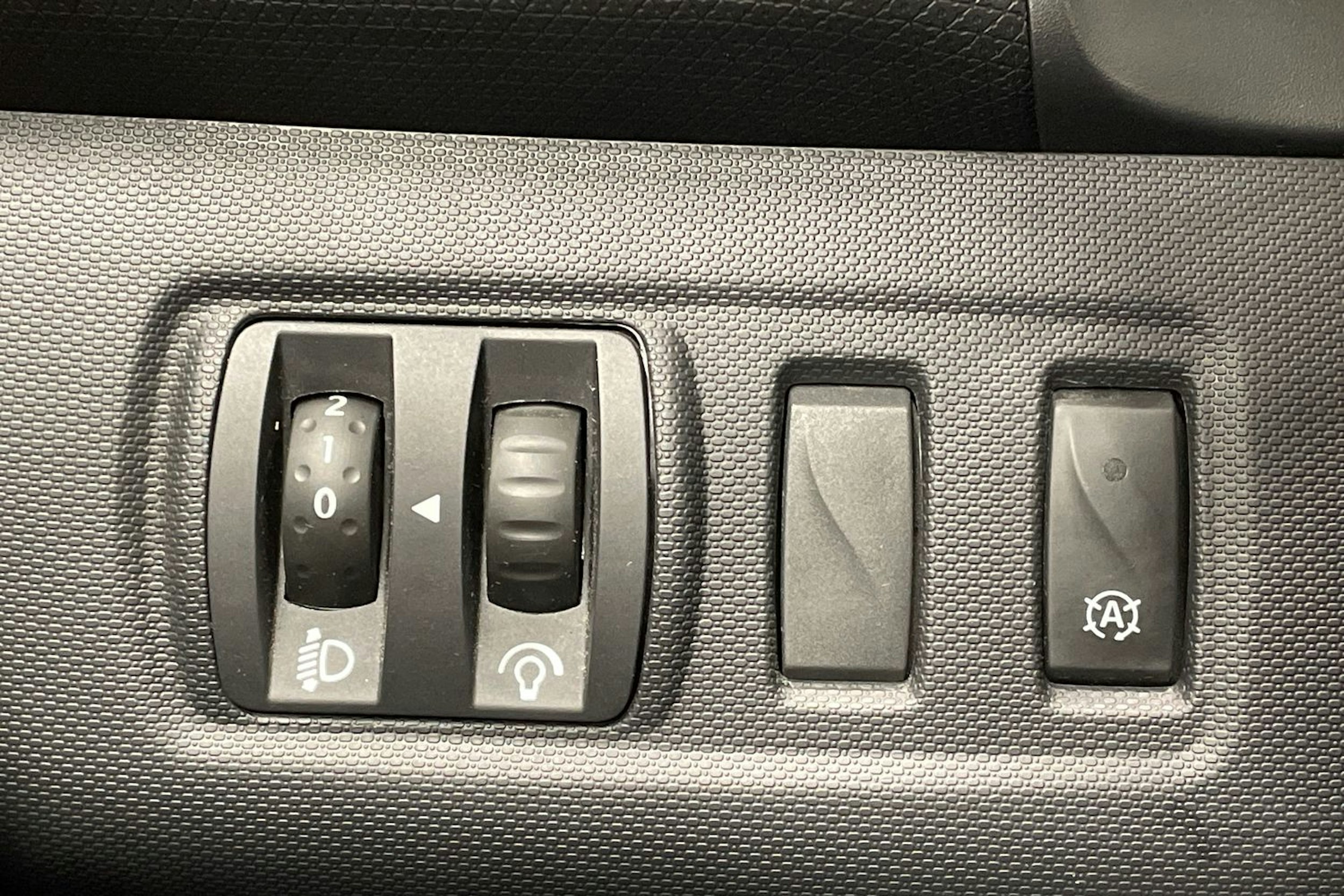 valkoinen Renault Clio 2015 kuva 24.