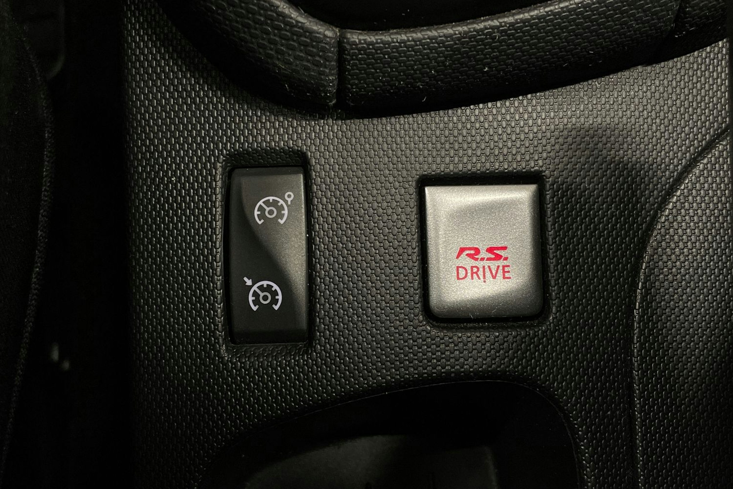 valkoinen Renault Clio 2015 kuva 28.