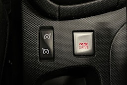 valkoinen Renault Clio 2015 kuva 28.