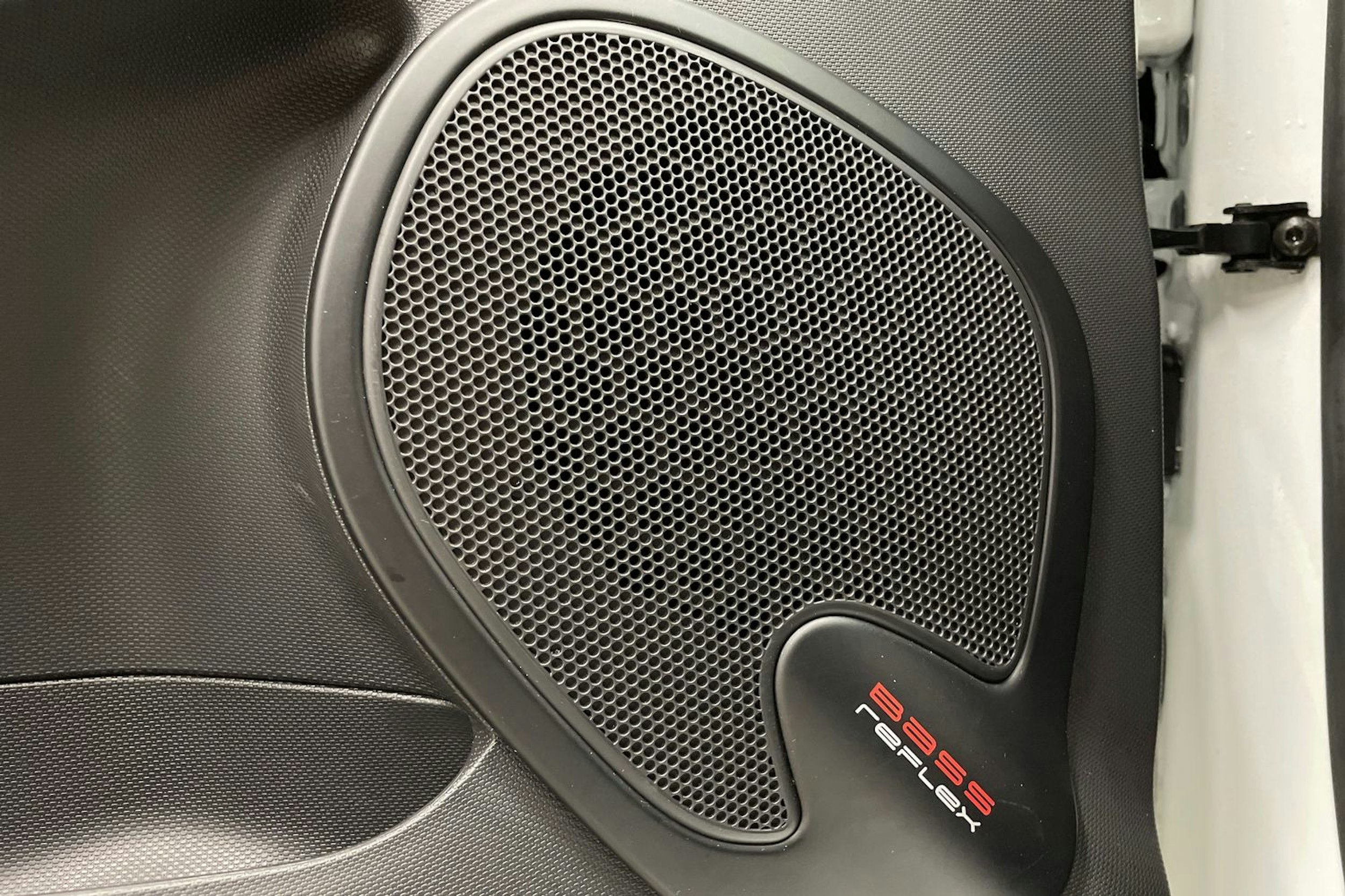 valkoinen Renault Clio 2015 kuva 29.