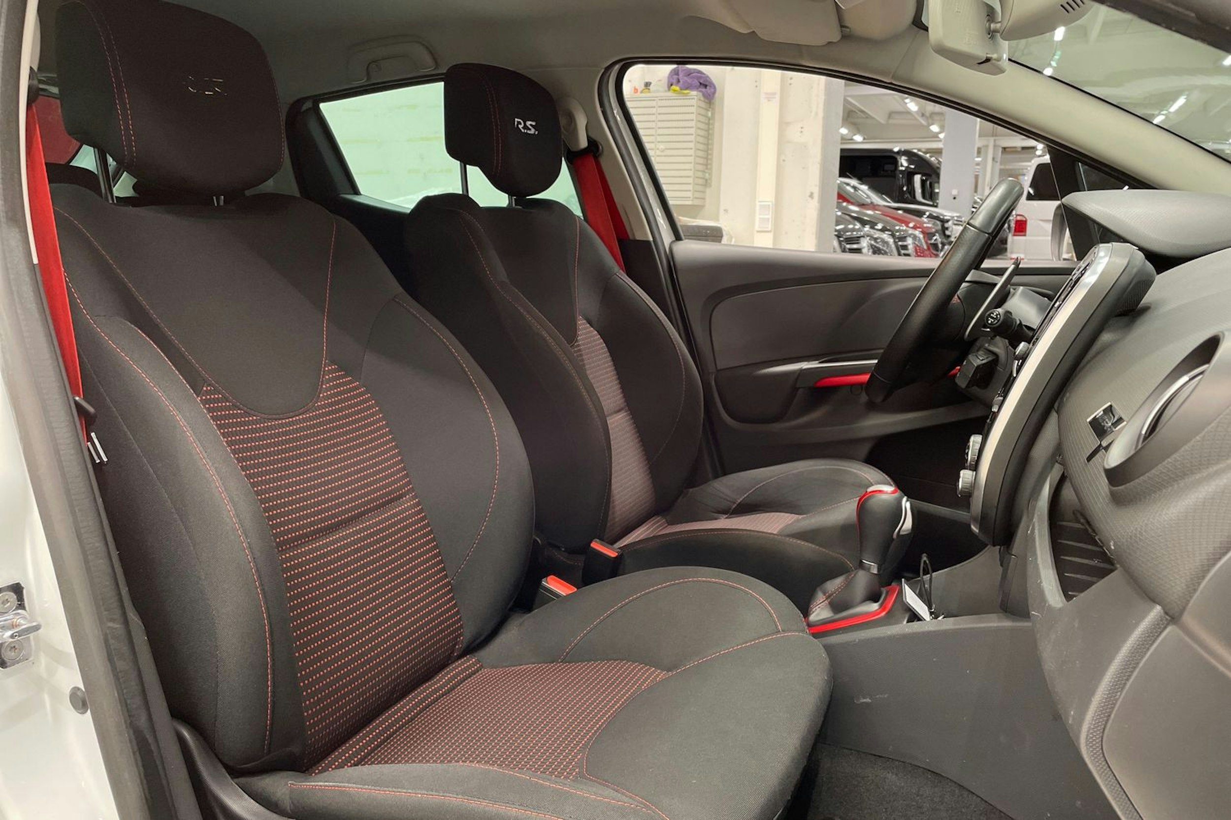 valkoinen Renault Clio 2015 kuva 31.