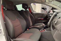 valkoinen Renault Clio 2015 kuva 31.