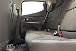 punainen Renault Clio 2015 kuva 10.