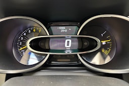 punainen Renault Clio 2015 kuva 17.