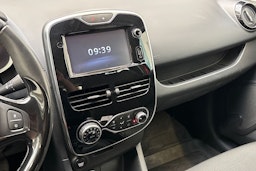 punainen Renault Clio 2015 kuva 18.