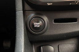 punainen Renault Clio 2015 kuva 22.
