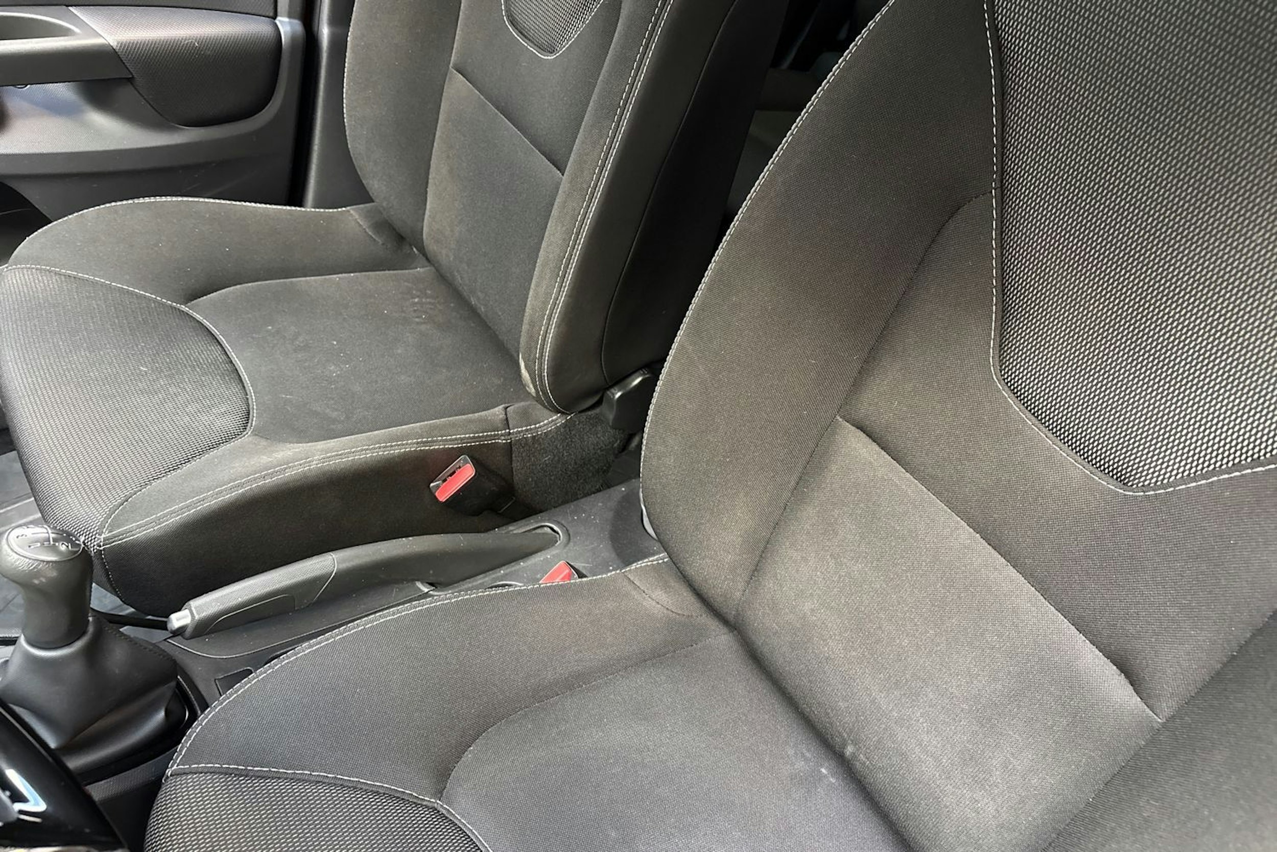 punainen Renault Clio 2015 kuva 24.