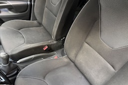punainen Renault Clio 2015 kuva 24.