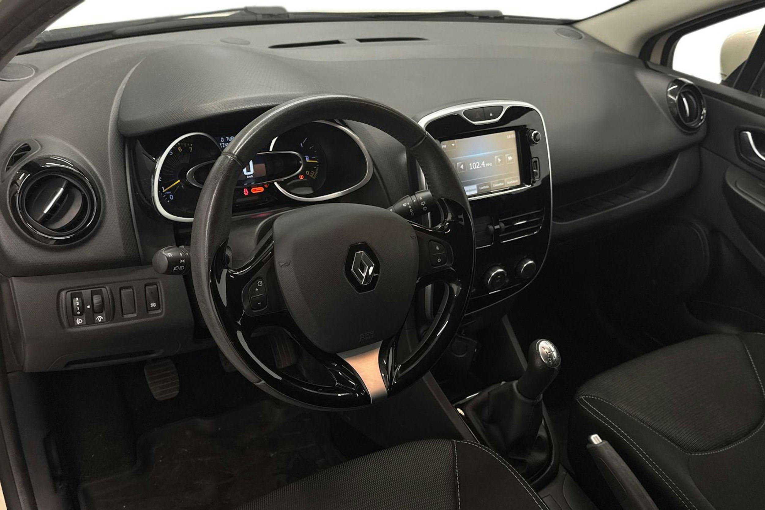 Valkoinen Renault CLIO 2015 kuva 6.