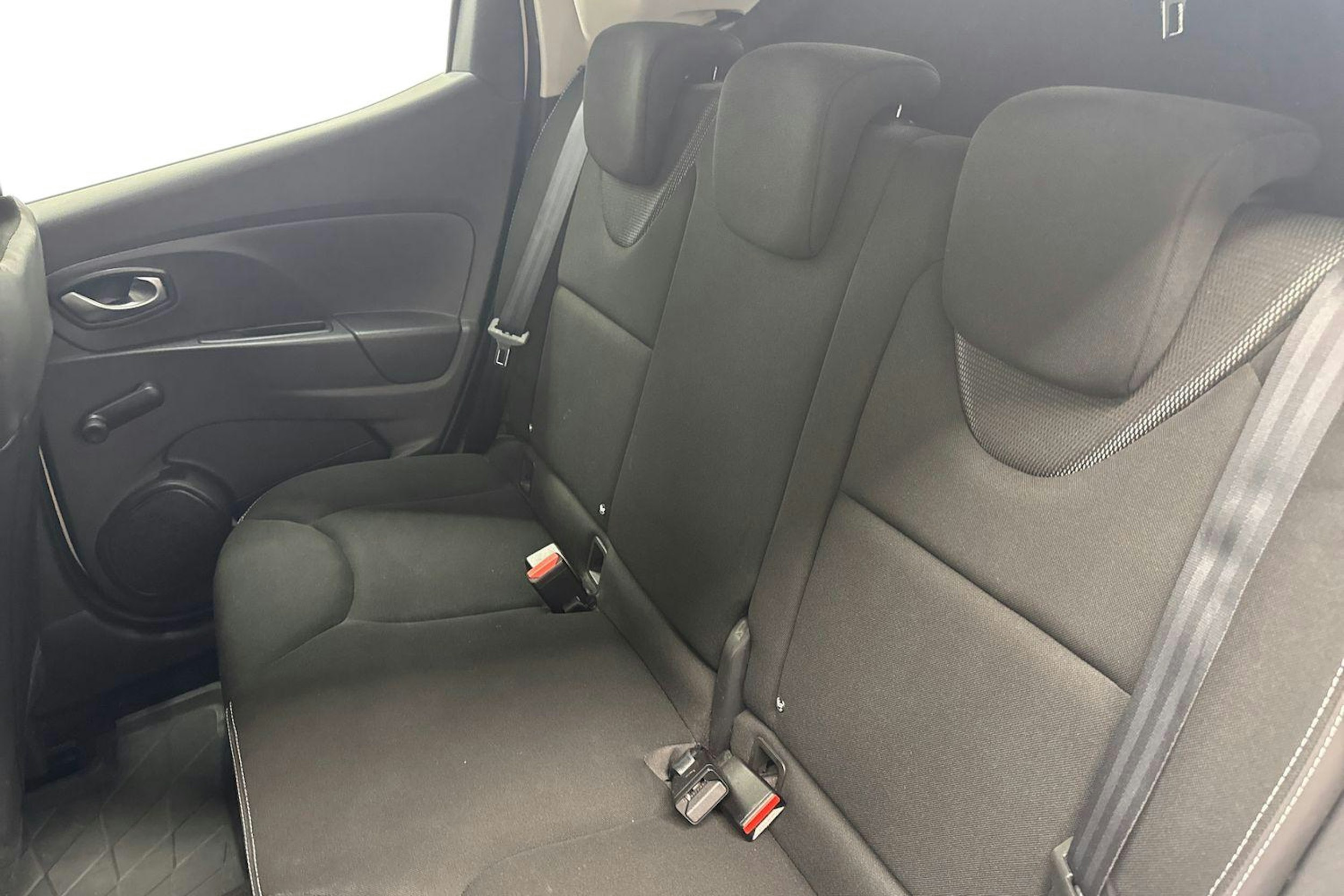 Valkoinen Renault CLIO 2015 kuva 8.