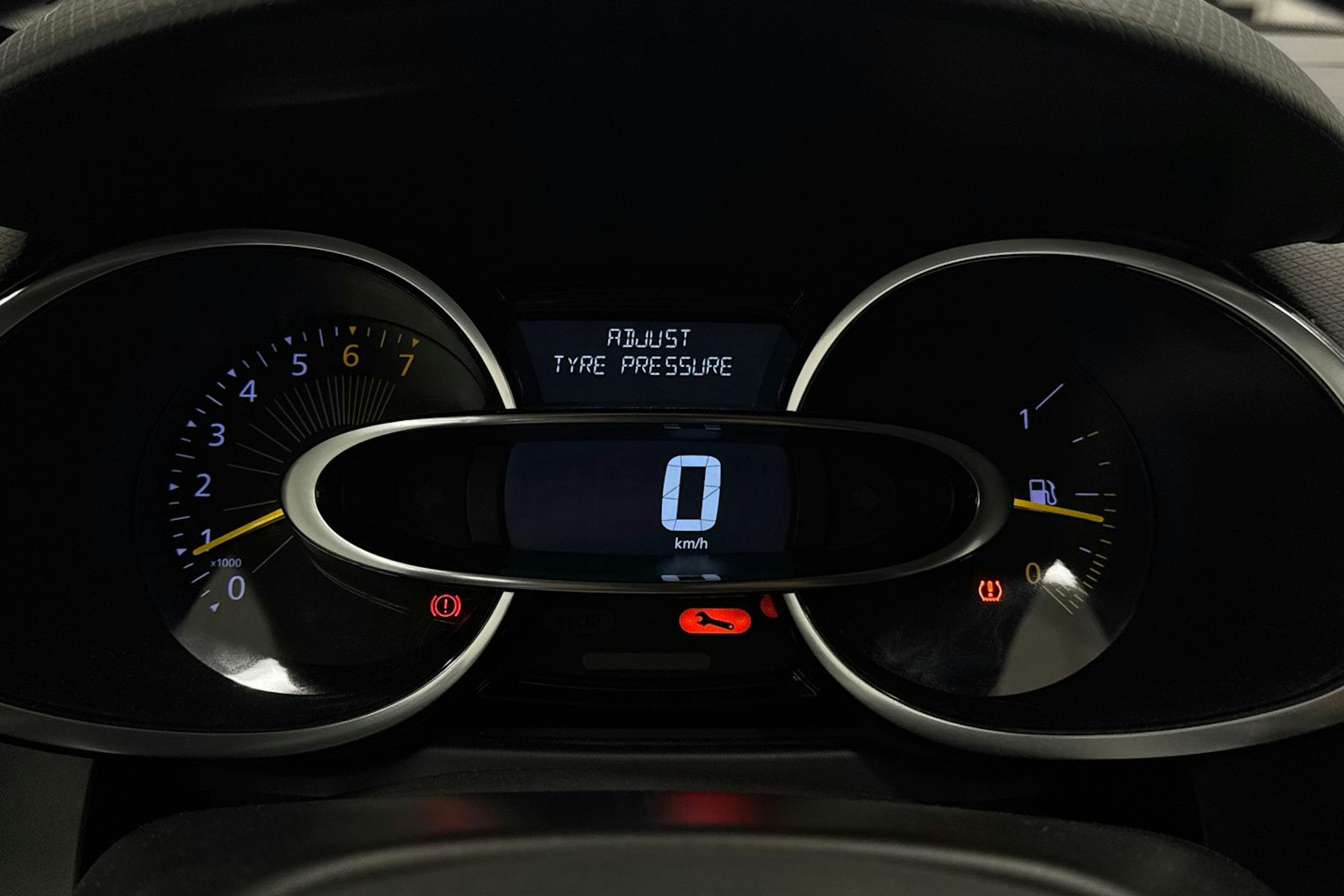 Valkoinen Renault CLIO 2015 kuva 14.